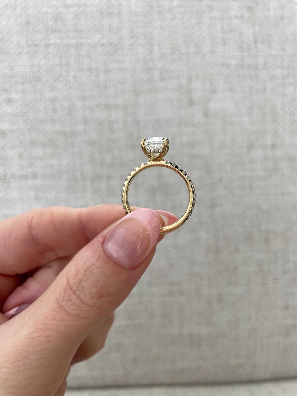 18k Yellow Gold | 2.64ct - E - VS1 Emerald Lab Diamond | Lab Diamond side stones
