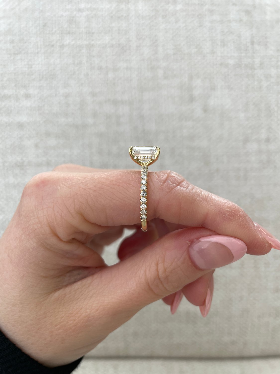 18k Yellow Gold | 2.64ct - E - VS1 Emerald Lab Diamond | Lab Diamond side stones