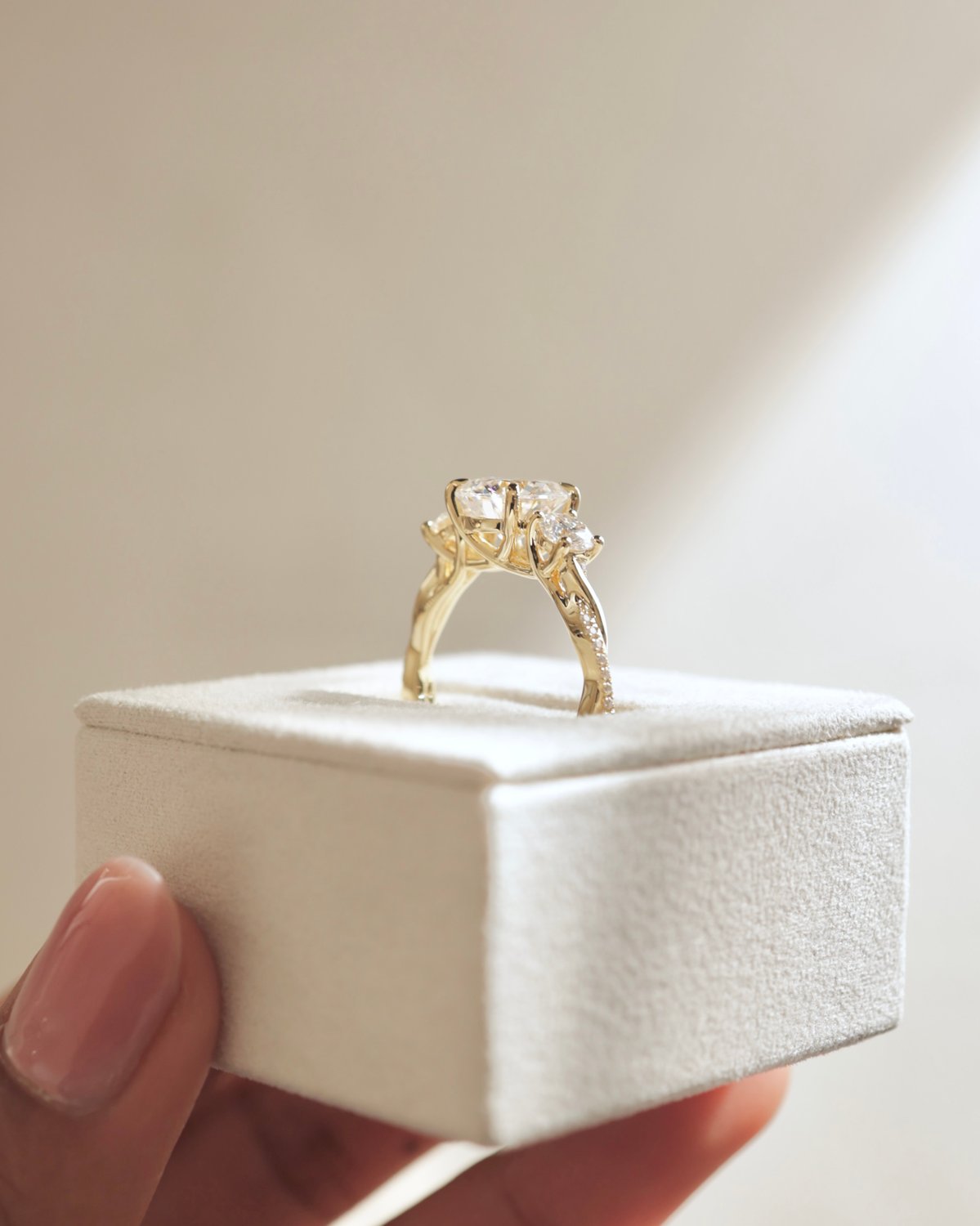 18k Yellow Gold | 8.5mm Round Moissanite | Moissanite side stones