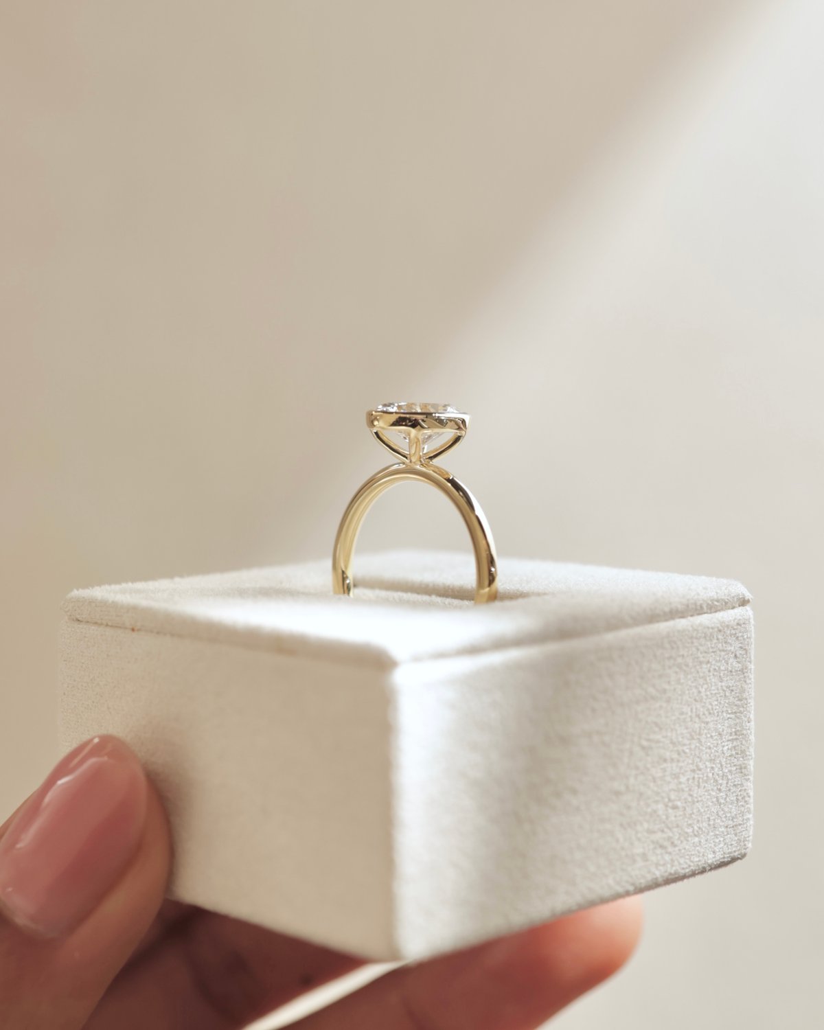 18k Yellow Gold | 1.86ct - F - VS1 Oval Lab Diamond