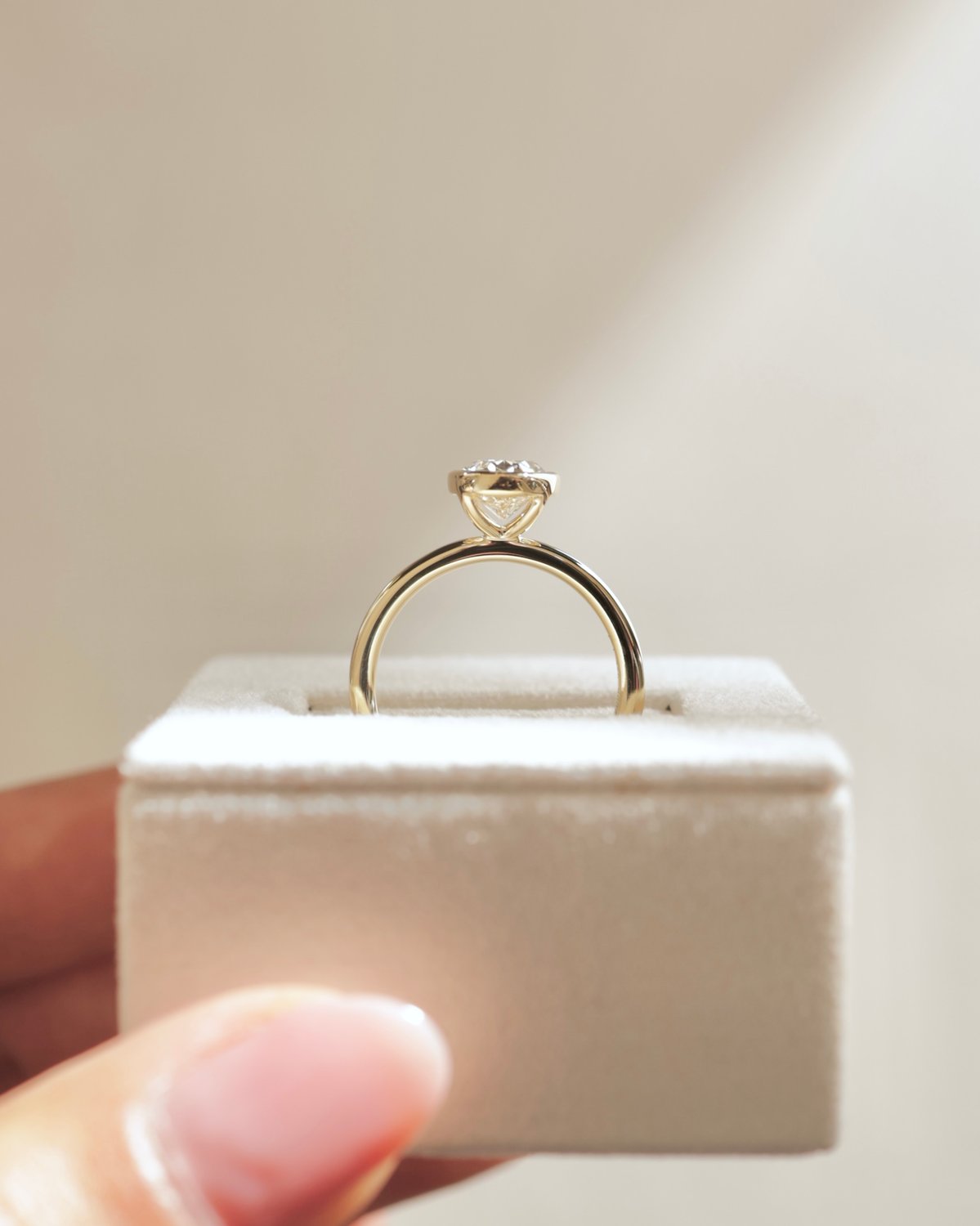18k Yellow Gold | 1.86ct - F - VS1 Oval Lab Diamond
