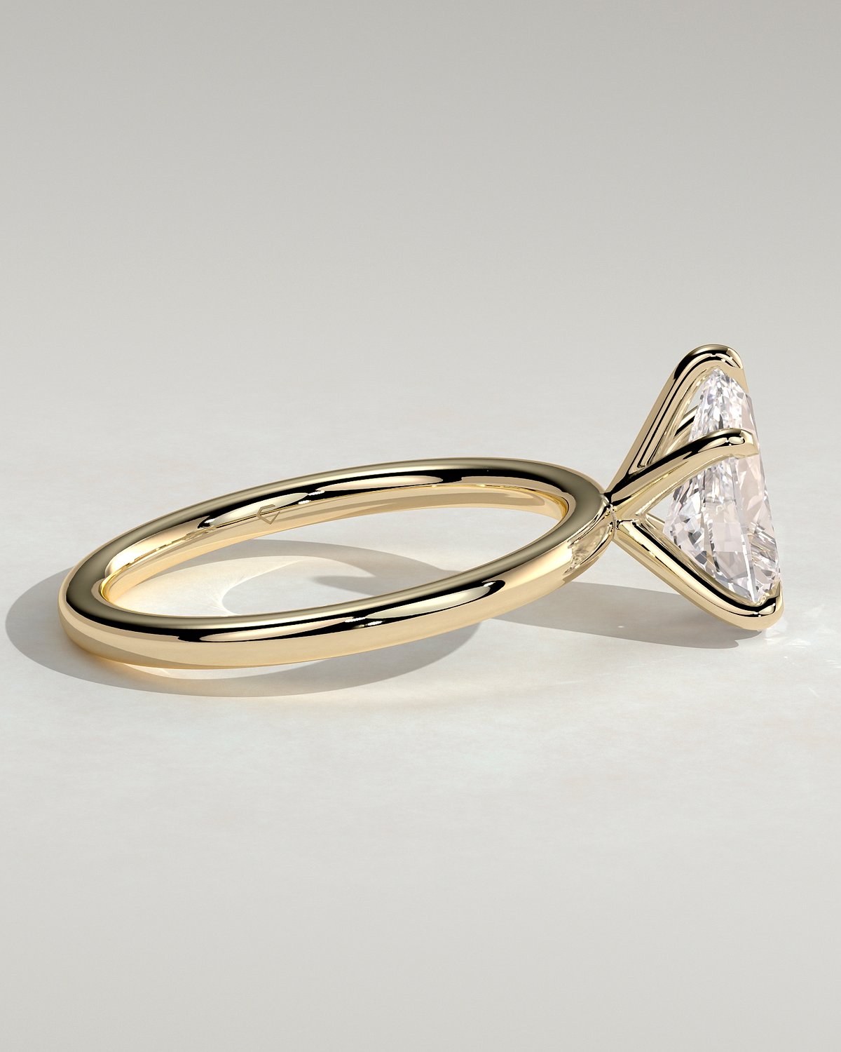 Alia - 5 Claw Pear Solitaire - 18k Yellow Gold