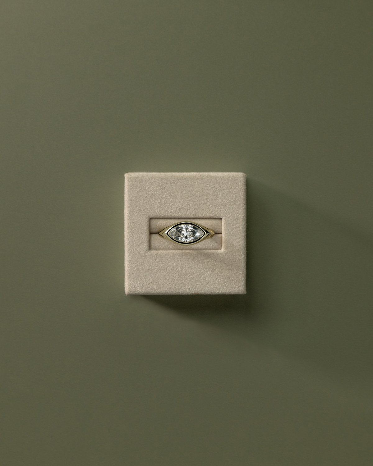 Angie - Marquise East West Bezel Solitaire - 18k Yellow Gold