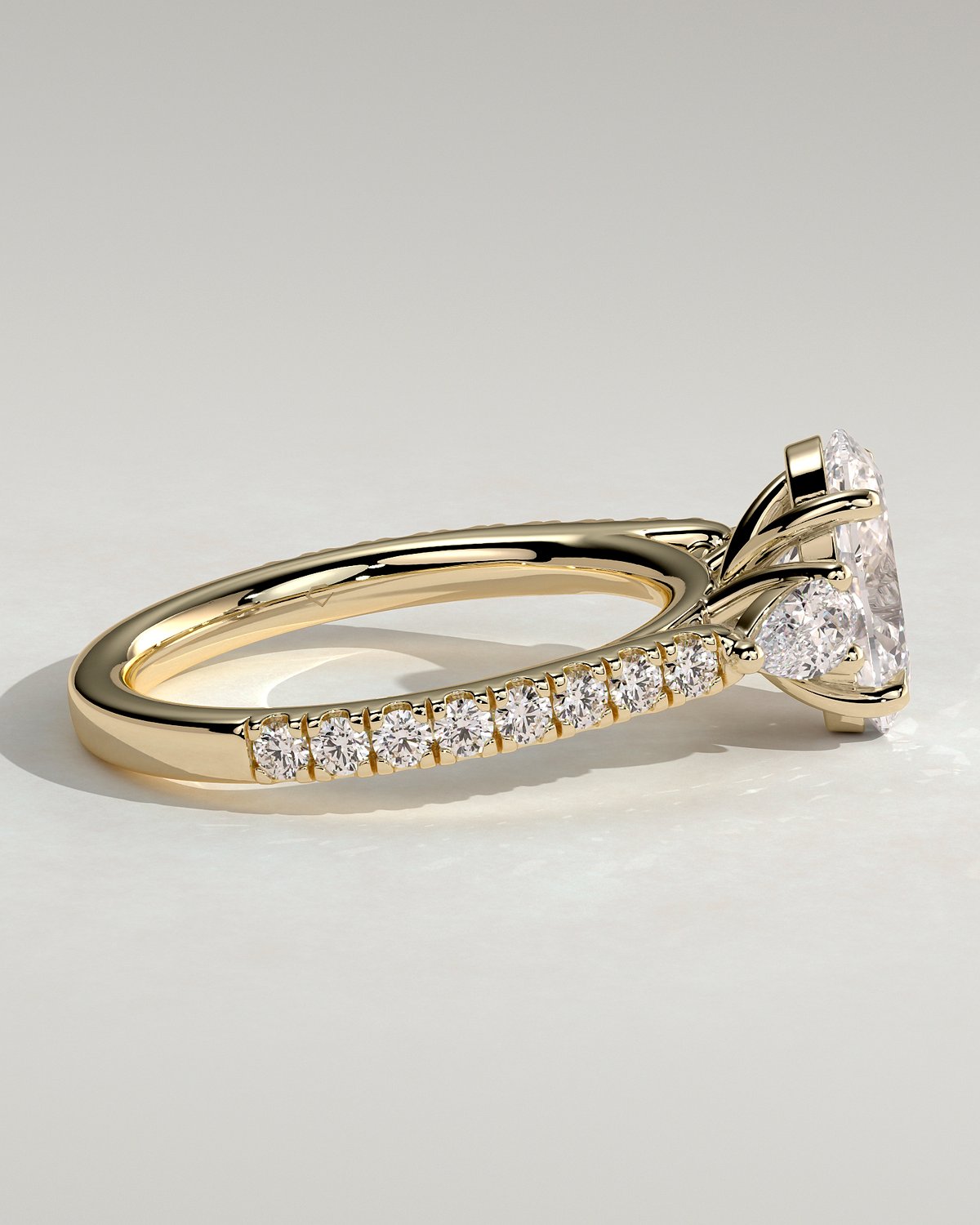 Arabella - Oval Trilogy with Side Stones - 18k Yellow Gold
