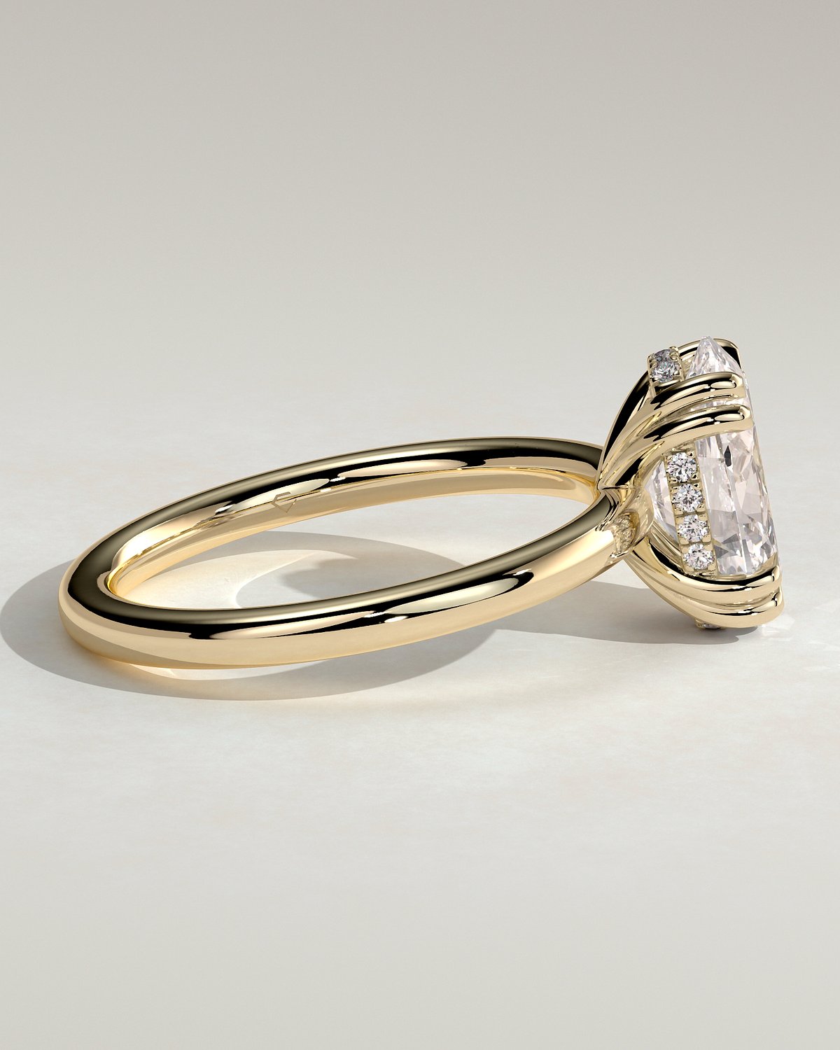 Avery  Double Tipped 4 Claw Oval Solitaire - 18k Yellow Gold