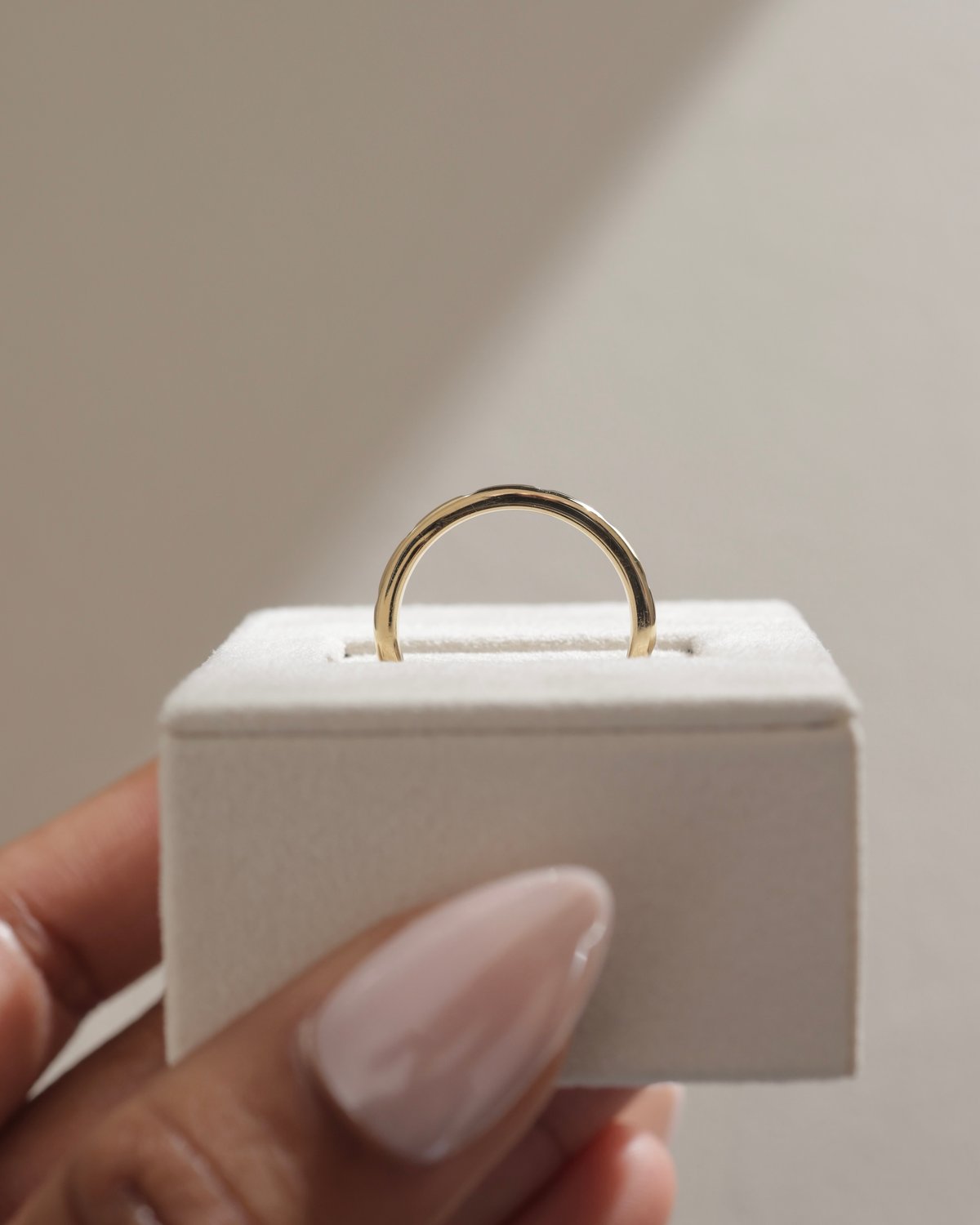 Bianca  Hammer Set Wedding Ring Lifestyle Image