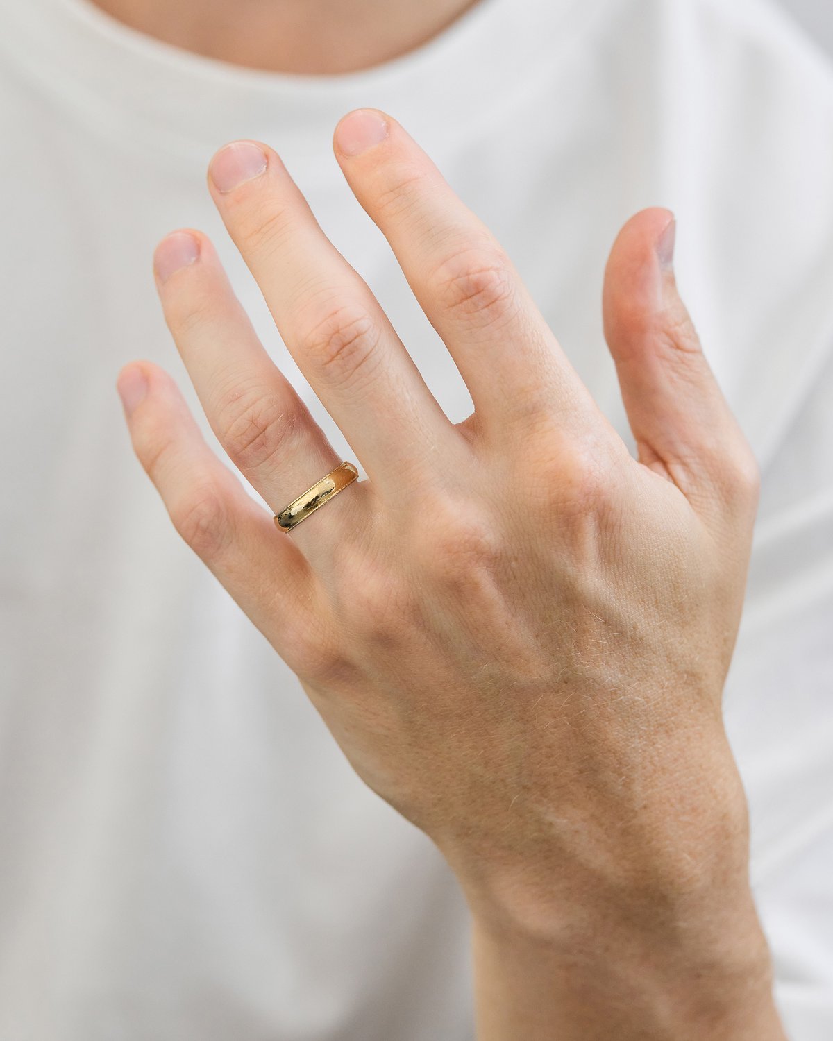 Classic Milgrain Mens Wedding Ring Lifestyle Image