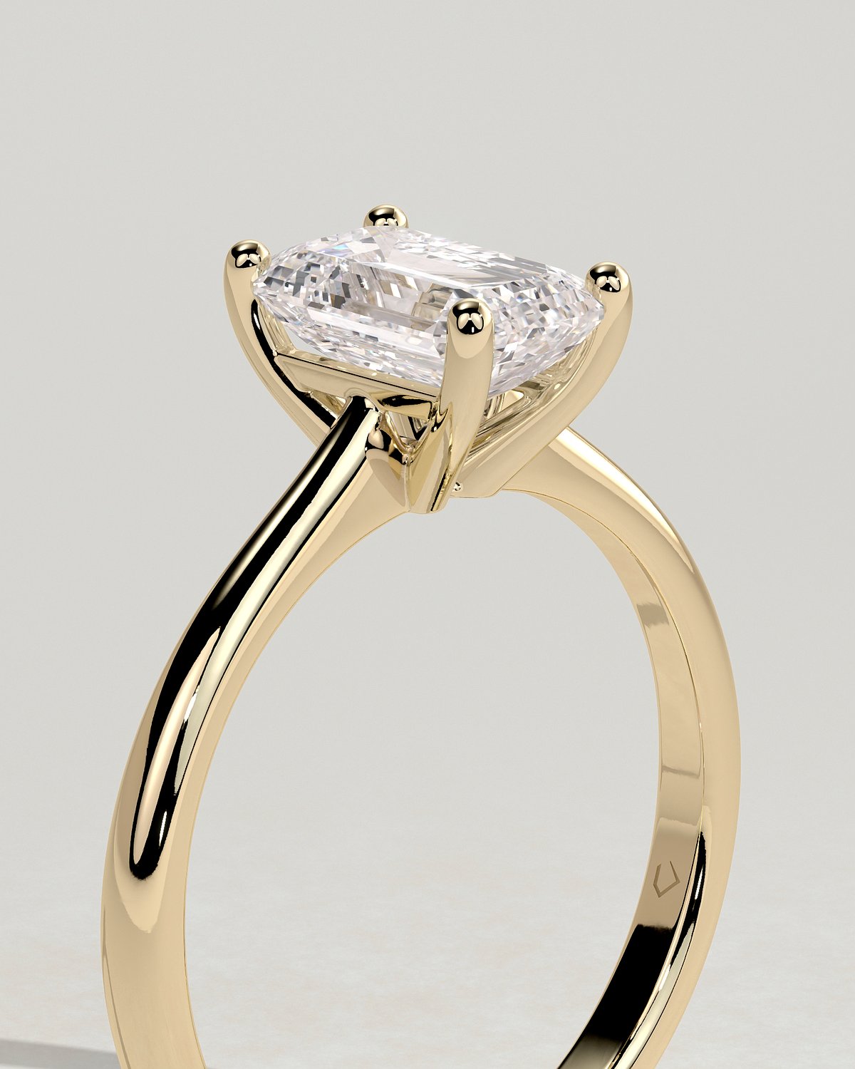 Freya  Emerald Solitaire - 18k Yellow Gold