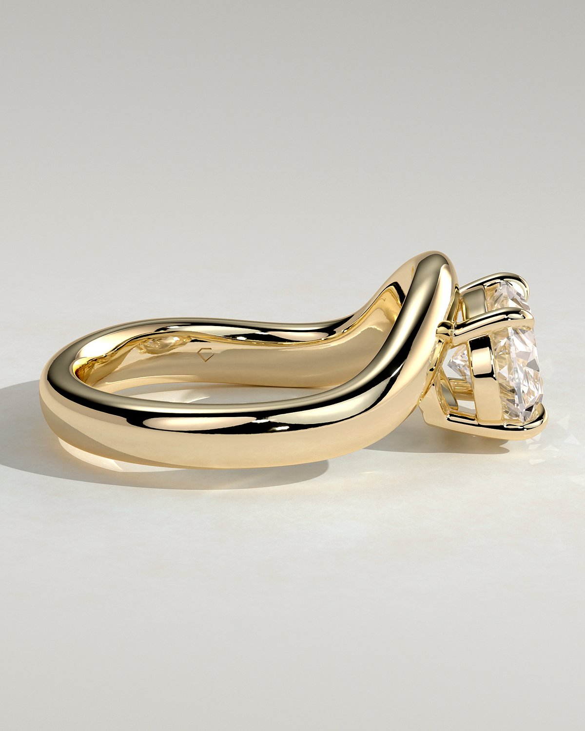 Hayley - Oval Solitaire with Twist Band - 18k Yellow Gold