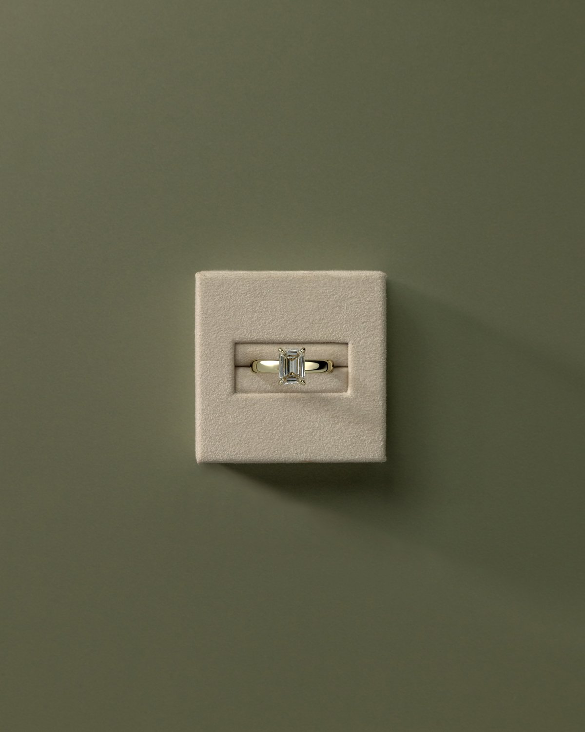 Kate - Emerald Solitaire with Cigar Band - 18k Yellow Gold High Setting