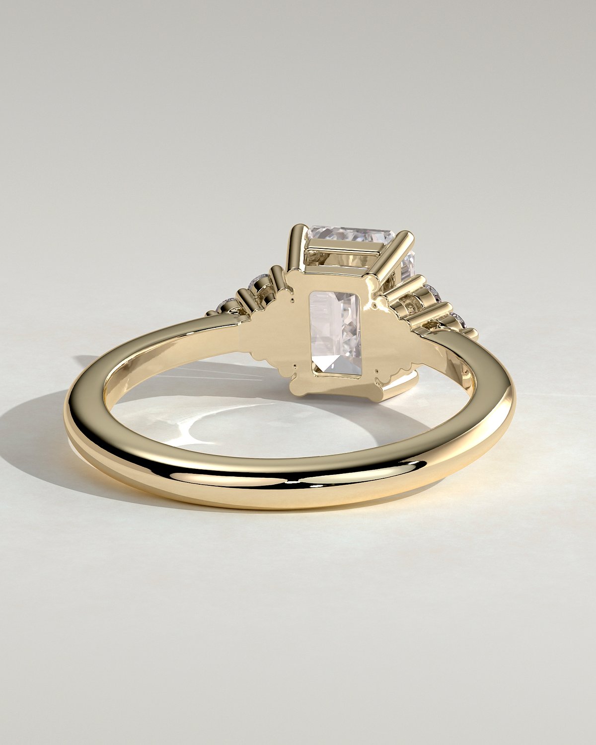 Martina - Emerald with Round Accent Stones - 18k Yellow Gold