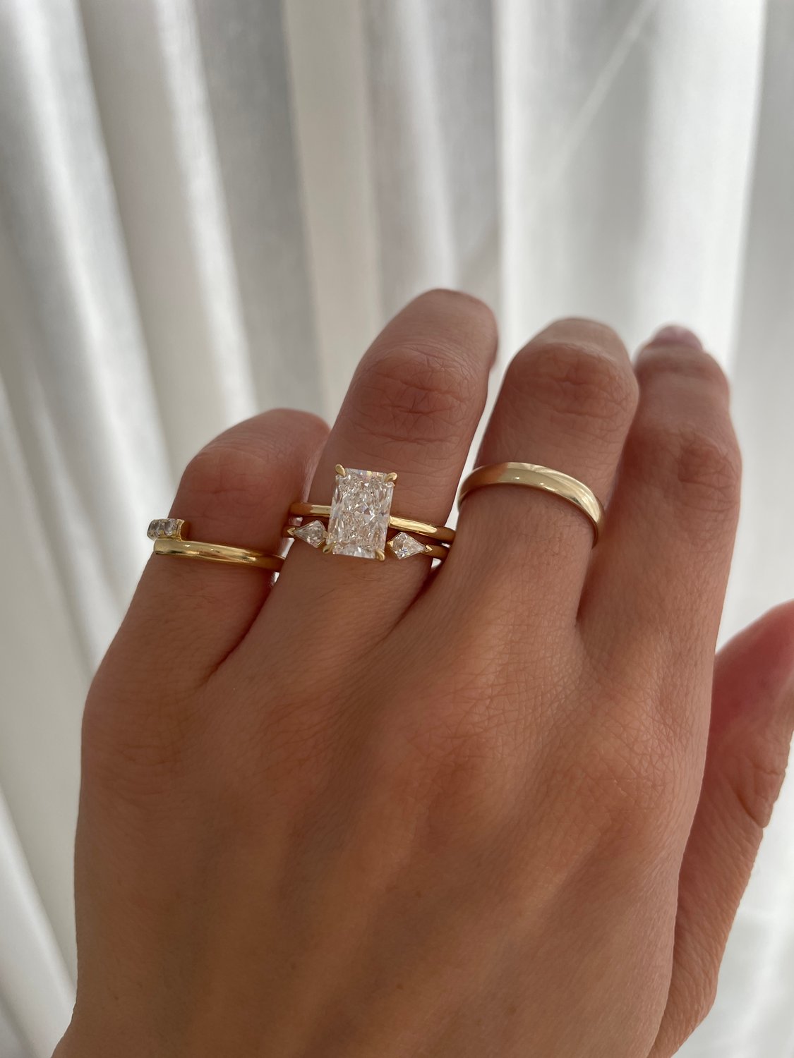 Monique - Kite Stones Wedding Ring Lifestyle Image