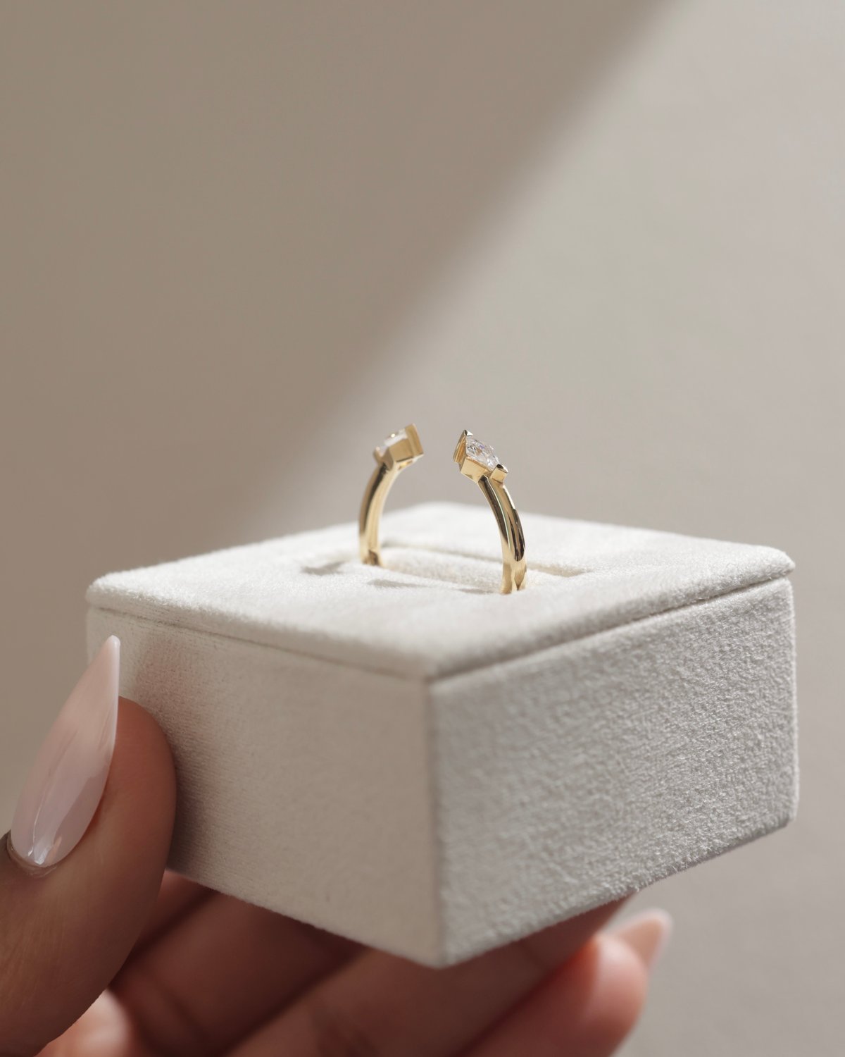 Monique - Kite Stones Wedding Ring Lifestyle Image