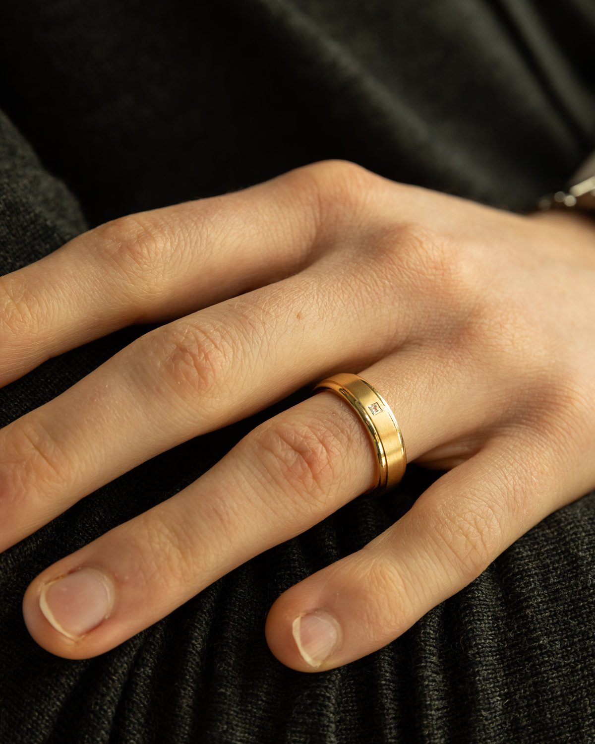 Oscar Mens Wedding Ring Lifestyle Image