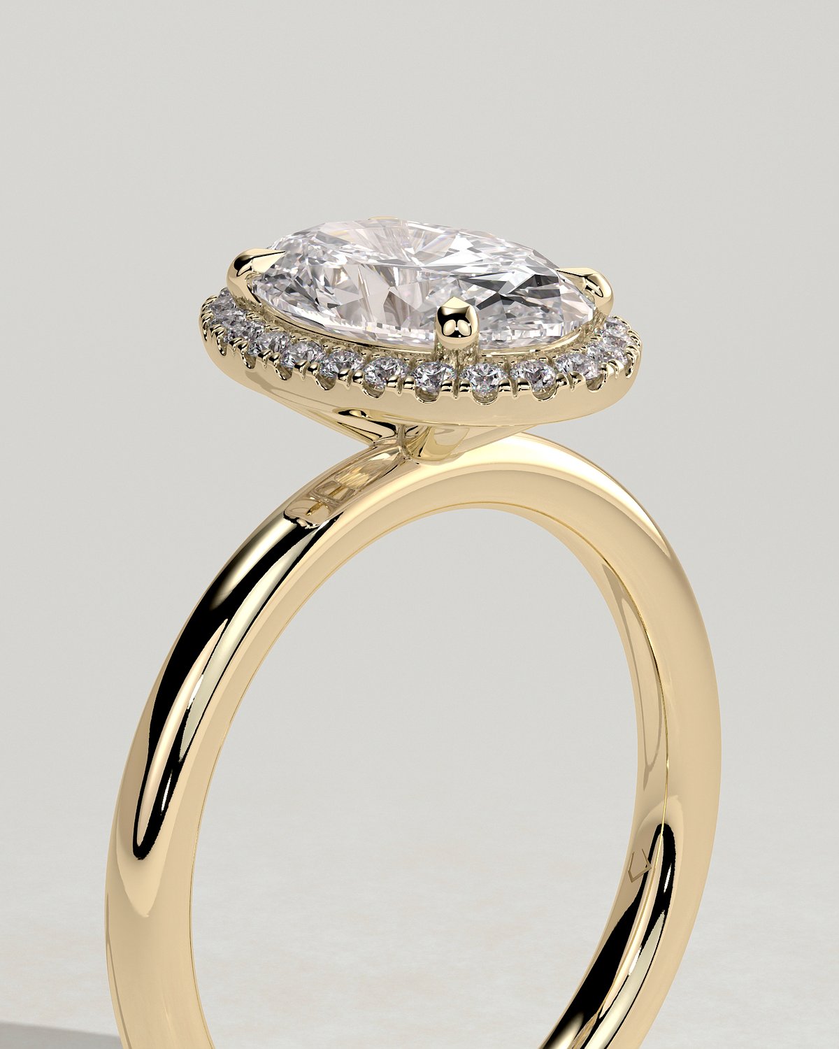 Phoebe  Oval Halo - 18k Yellow Gold