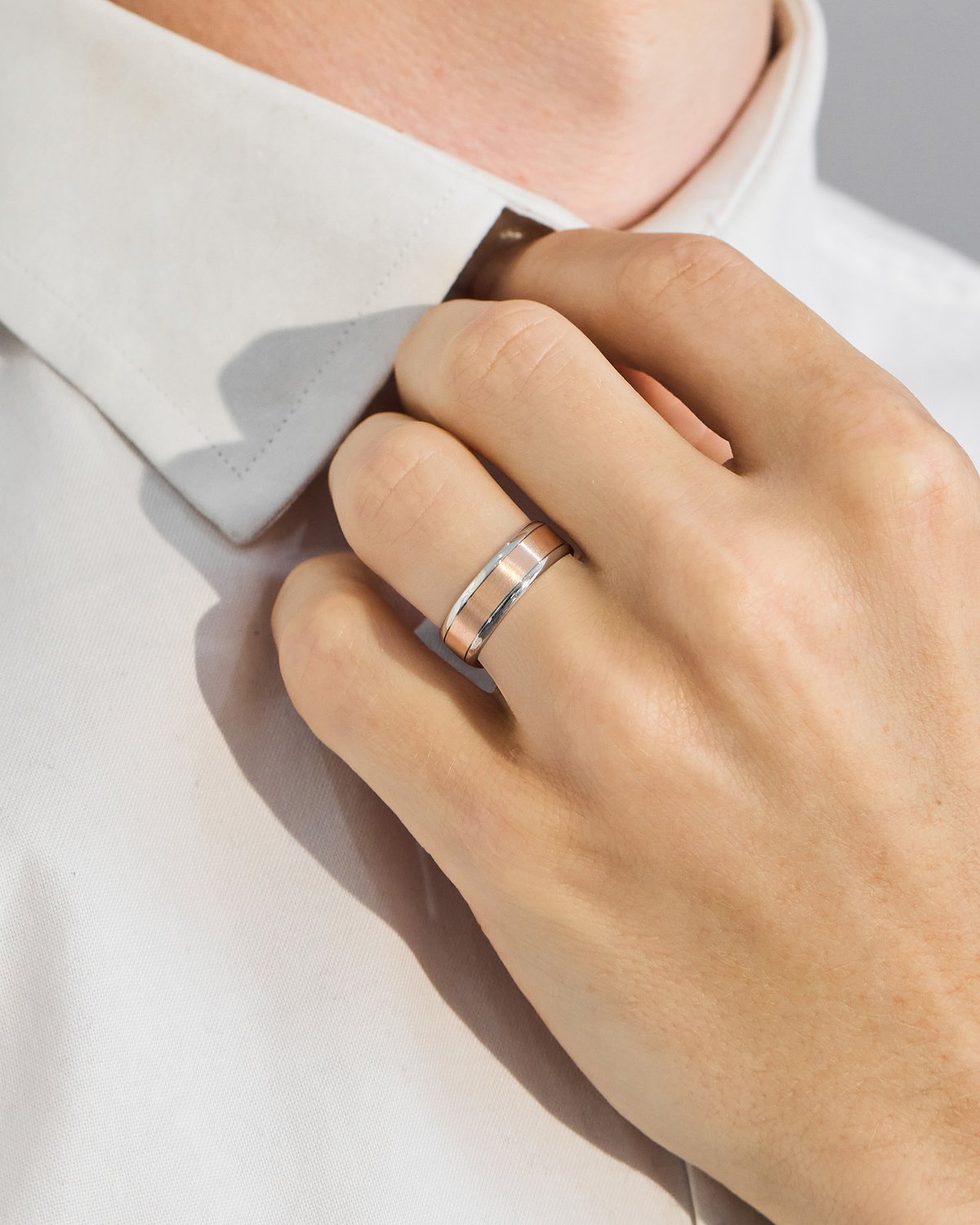 Samuel Mens Wedding Ring Lifestyle Image