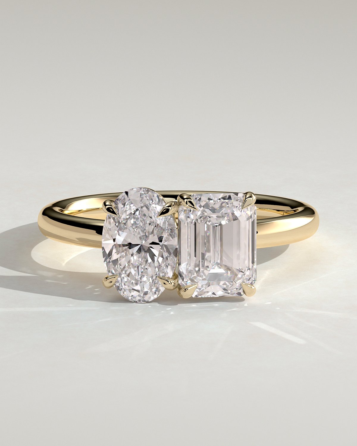 Tanya - Oval & Emerald Toi et Moi - 18k Yellow Gold