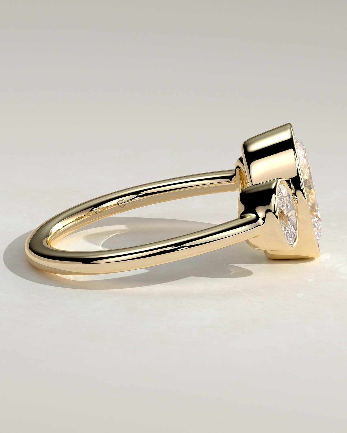 Zelda - Bezel Set Oval Trilogy - 18k Yellow Gold