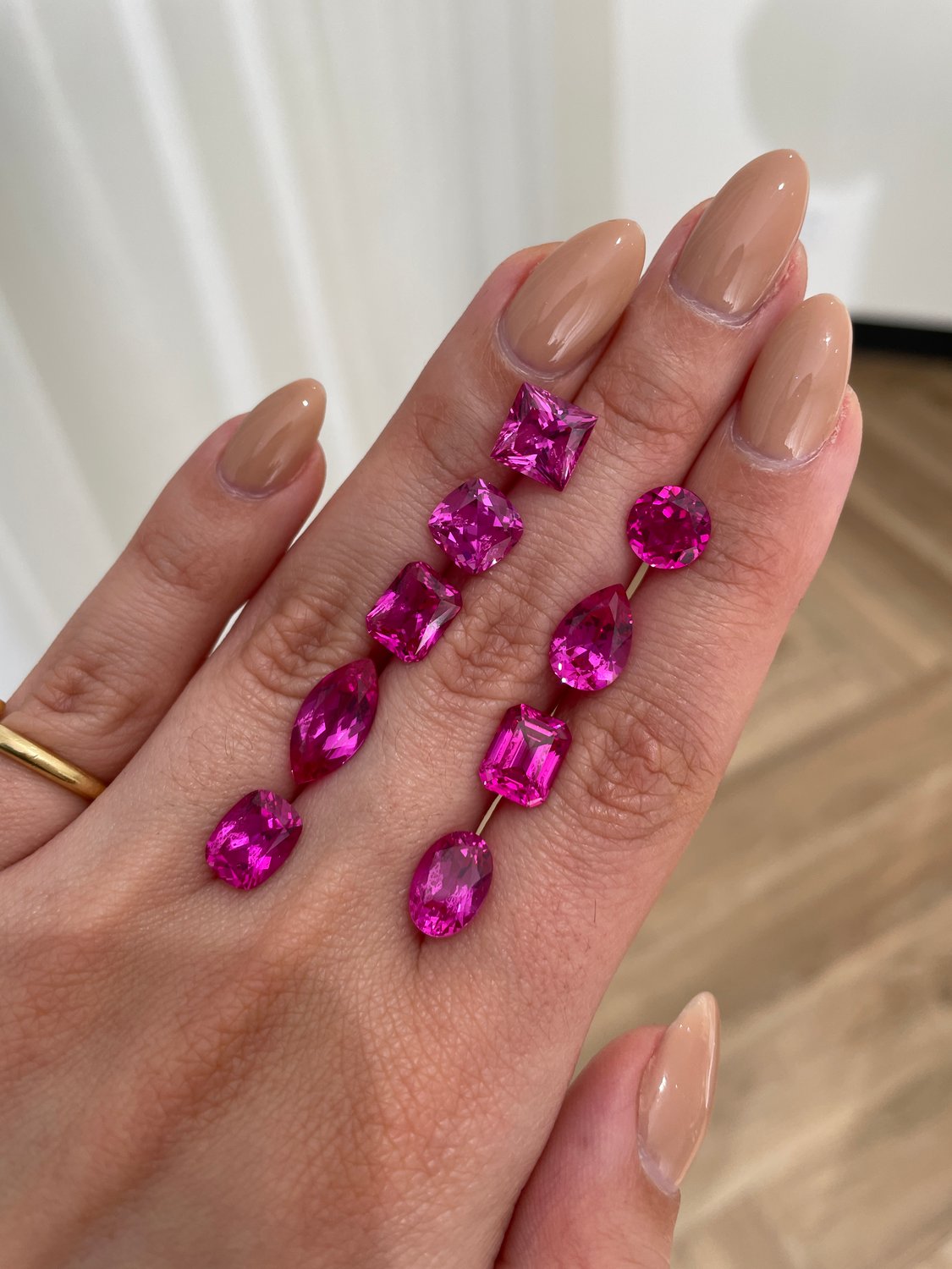 Marquise Sapphire Stone Lifestyle Image