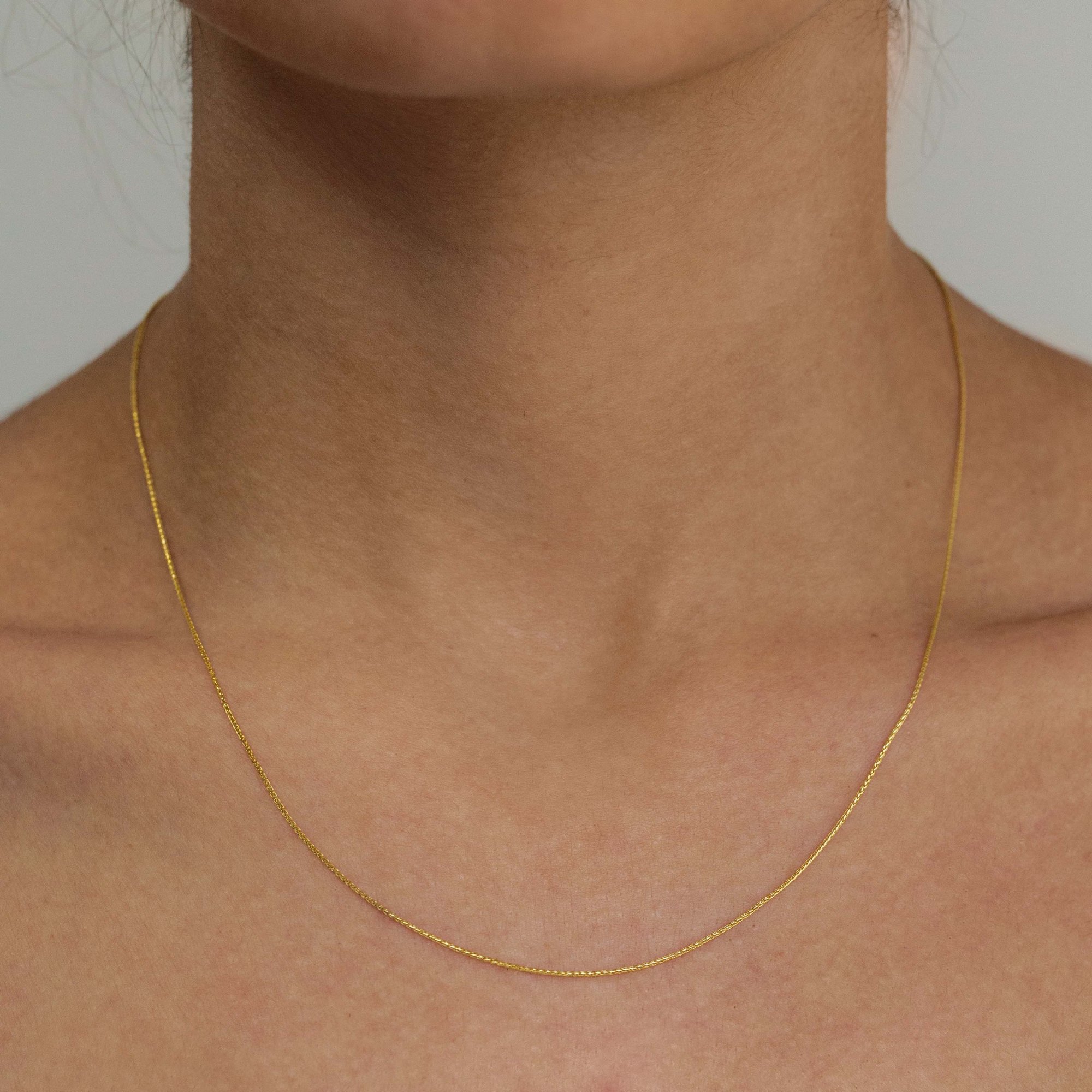 Sloane - 45cm Magic Chain Lifestyle Image