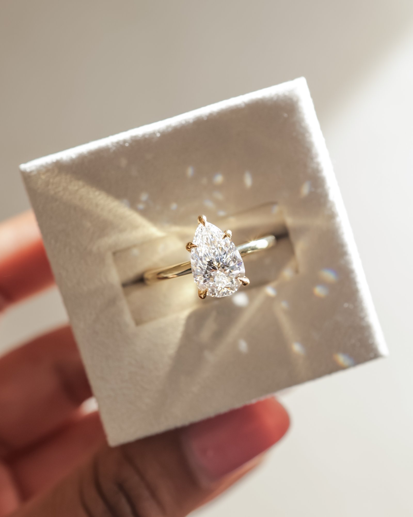 18k Yellow Gold | 2.08ct - F - VVS2 Pear Lab Diamond