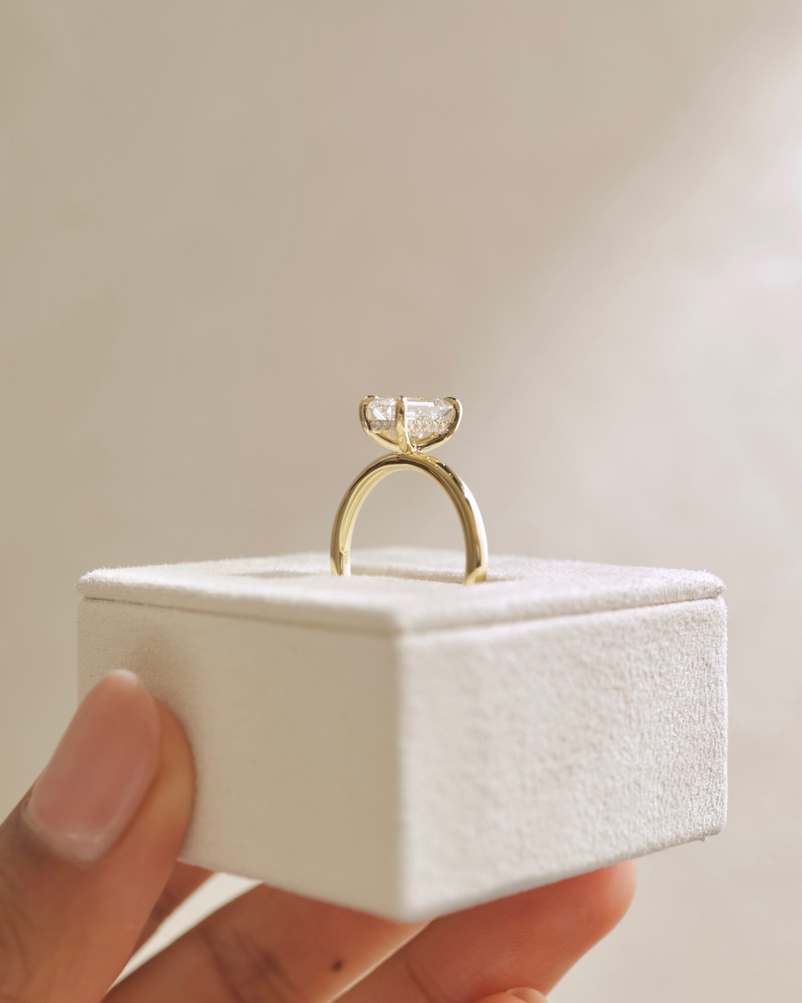 18k Yellow Gold | 1.49ct - E - VS1 Emerald Lab Diamond | Lab Diamond side stones