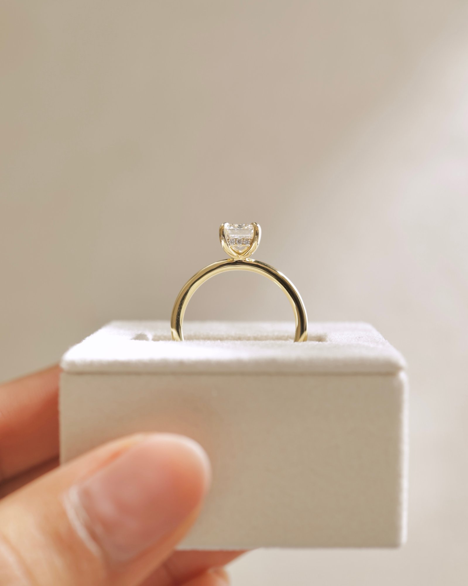 18k Yellow Gold | 1.49ct - E - VS1 Emerald Lab Diamond | Lab Diamond side stones