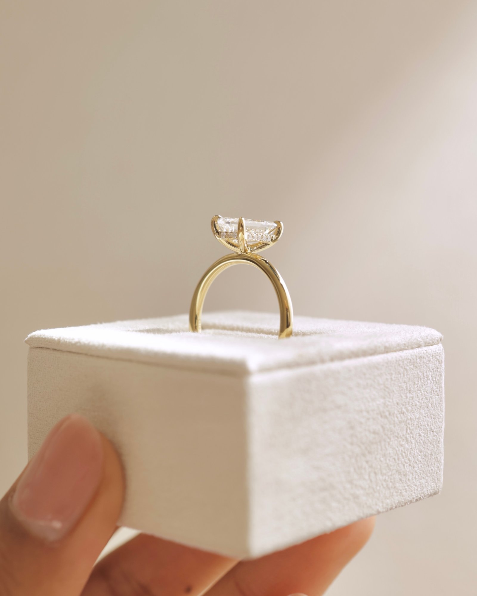 18k Yellow Gold | 1.77ct - E - VVS2 Emerald Lab Diamond | Lab Diamond side stones