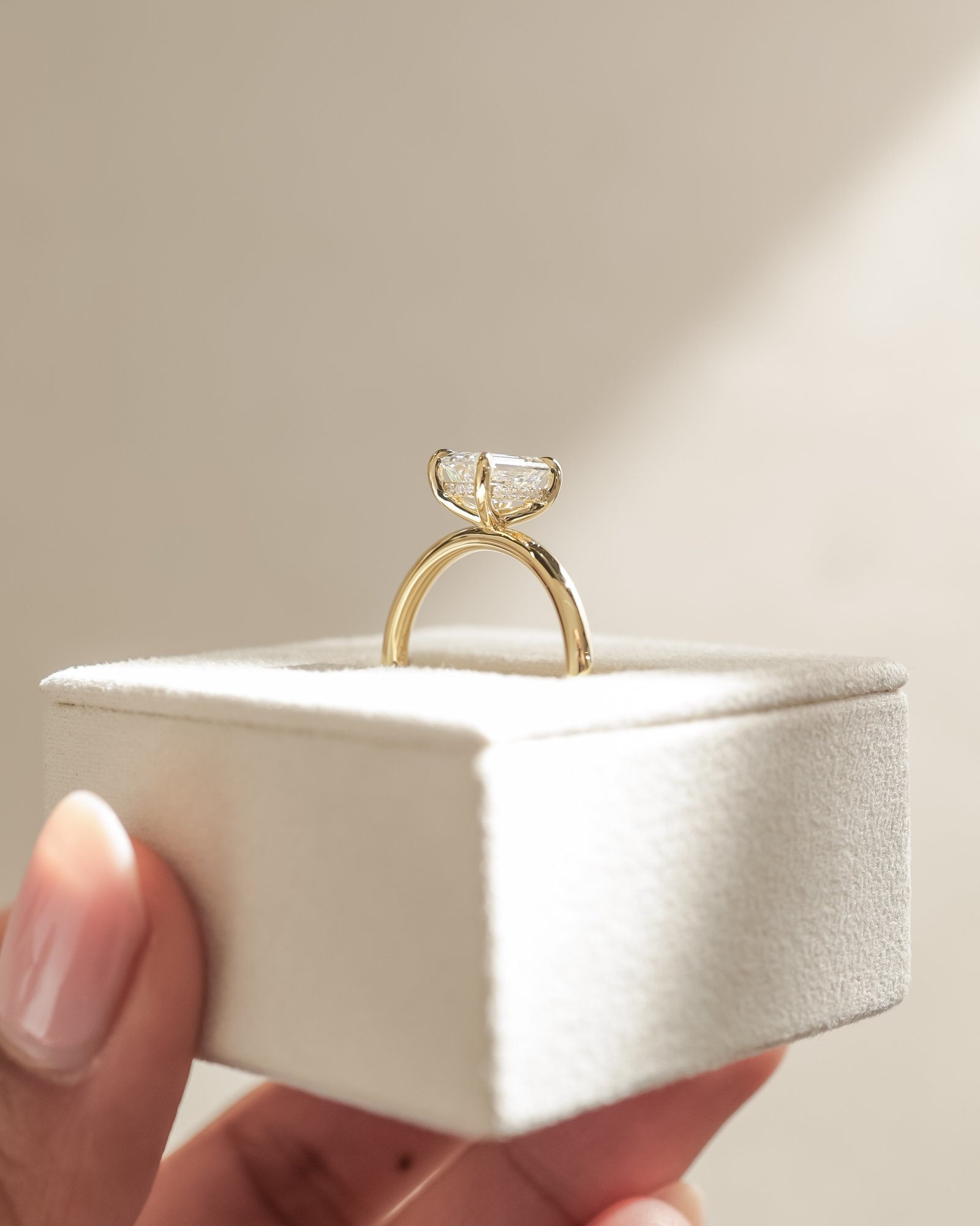 18k Yellow Gold | 1.45ct - D - VVS2 Emerald Lab Diamond | Lab Diamond side stones