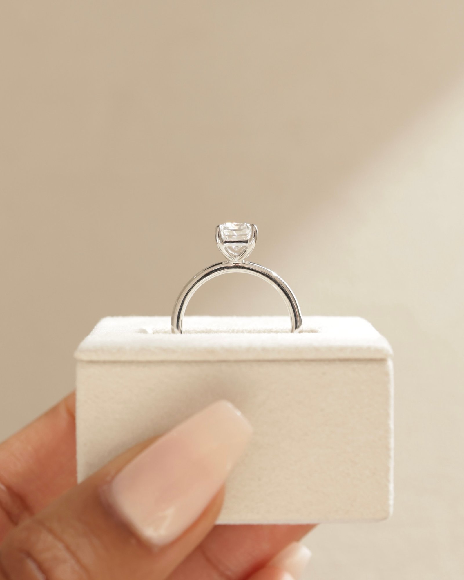 Platinum | High Set  | 8x6mm Emerald Moissanite