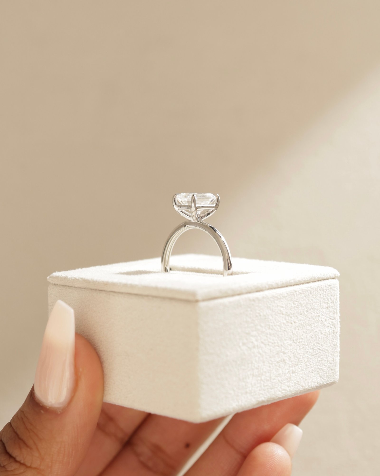 Platinum | High Set  | 8x6mm Emerald Moissanite