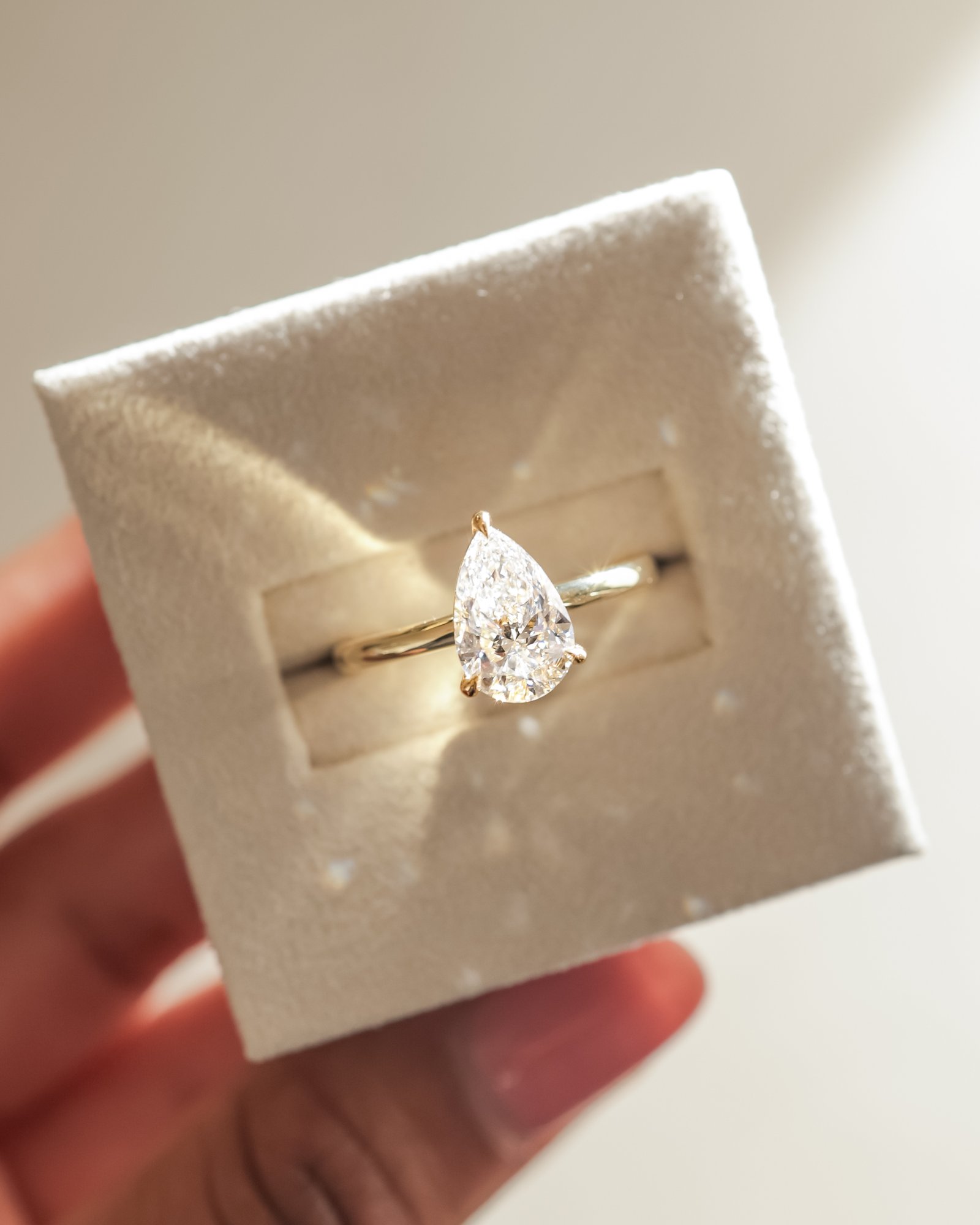 18k Yellow Gold | Eagle Claw | 1.62ct - E - VVS2 Pear Lab Diamond