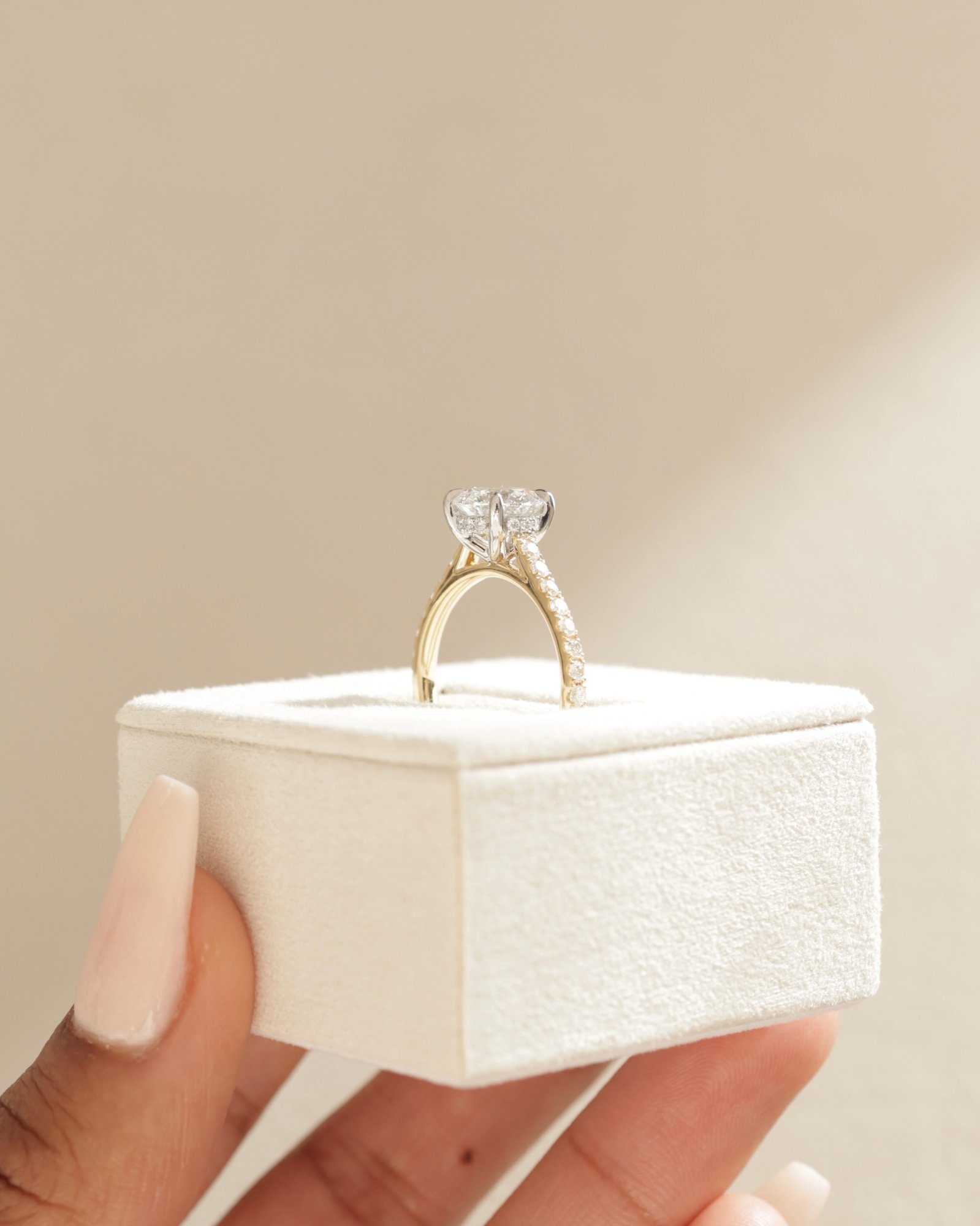 18k Yellow Gold / Platinum | 1.64ct - E - VS1 Round Lab Diamond | Lab Diamond side stones