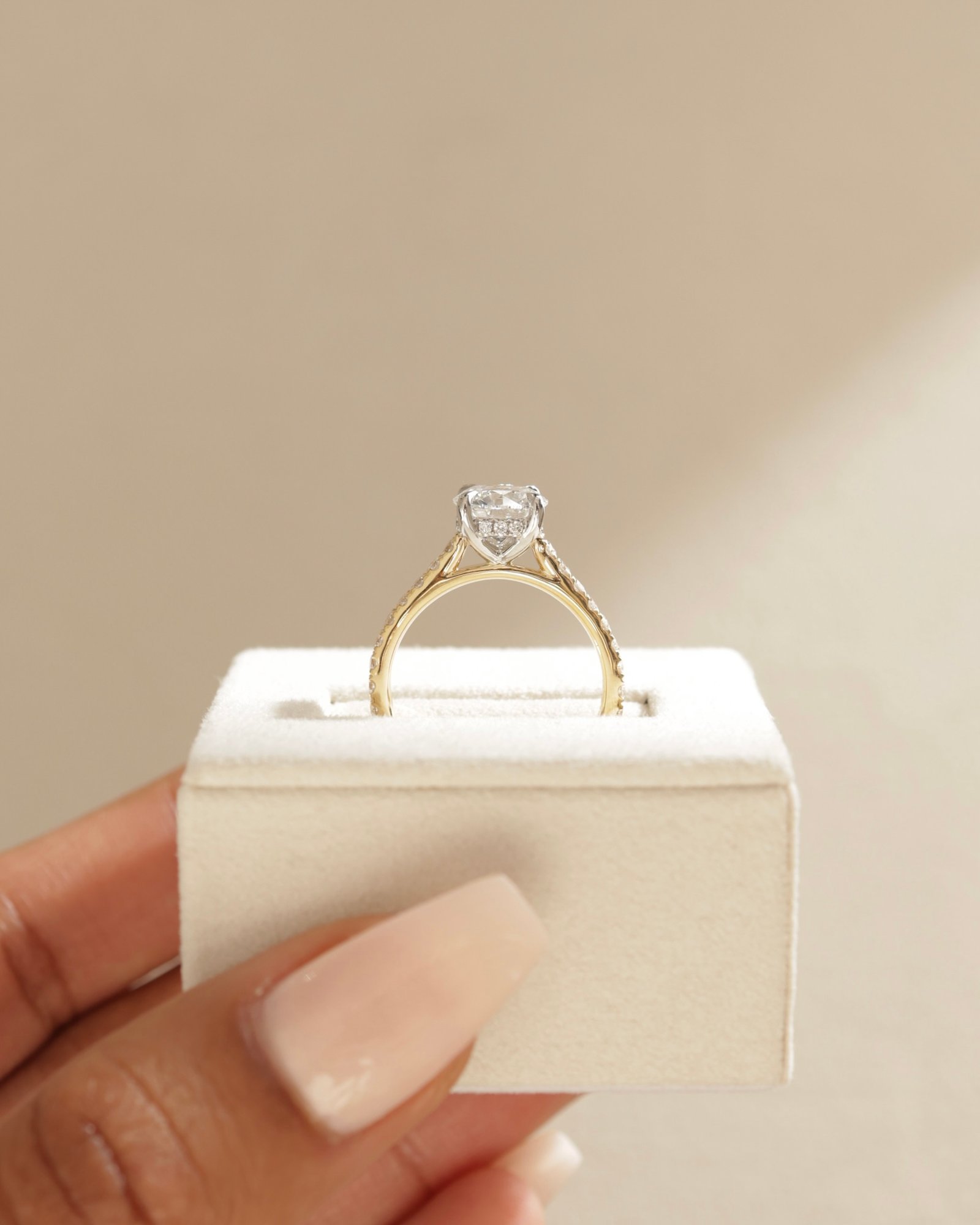 18k Yellow Gold / Platinum | 1.64ct - E - VS1 Round Lab Diamond | Lab Diamond side stones