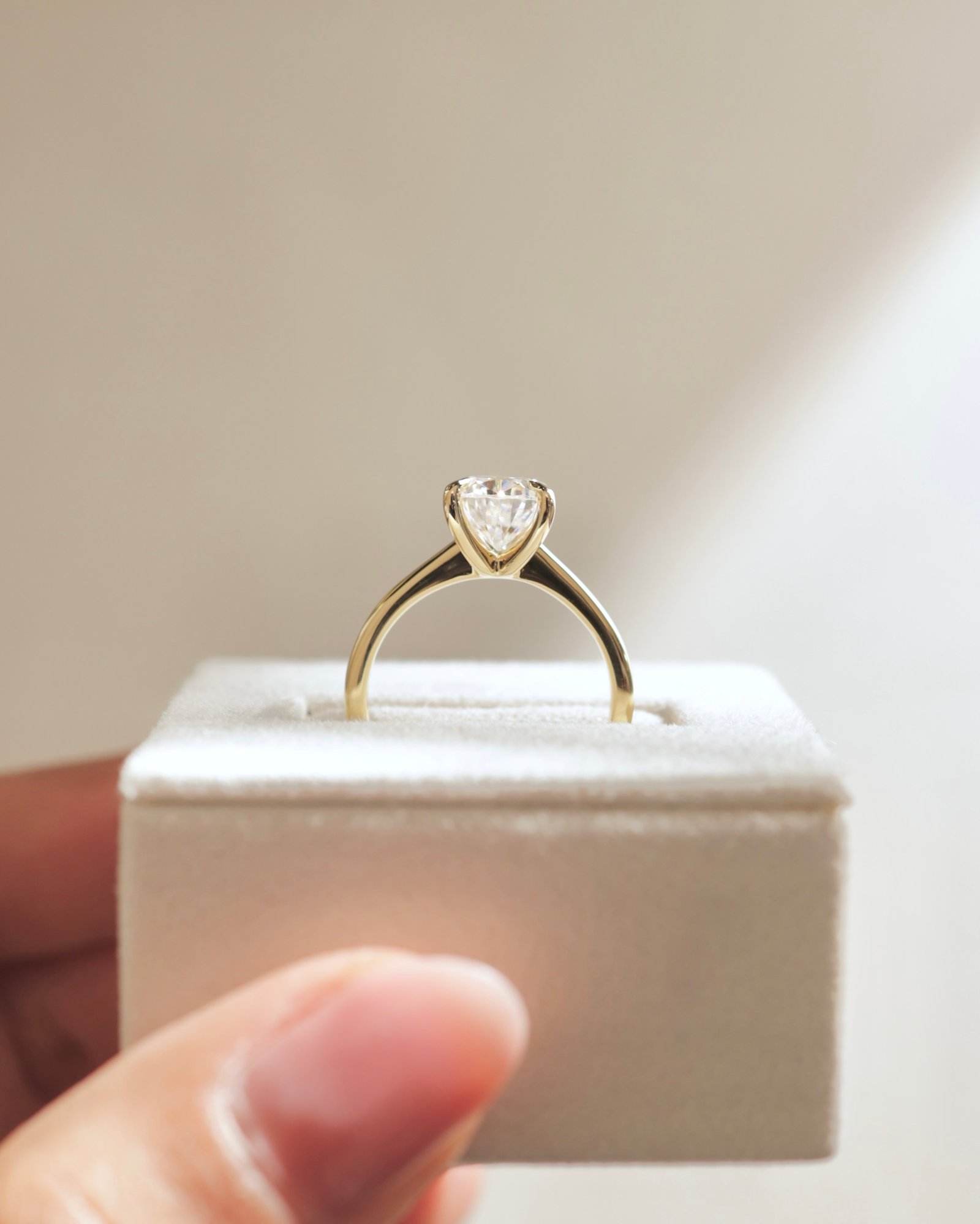 18k Yellow Gold | 10x7mm Pear Moissanite