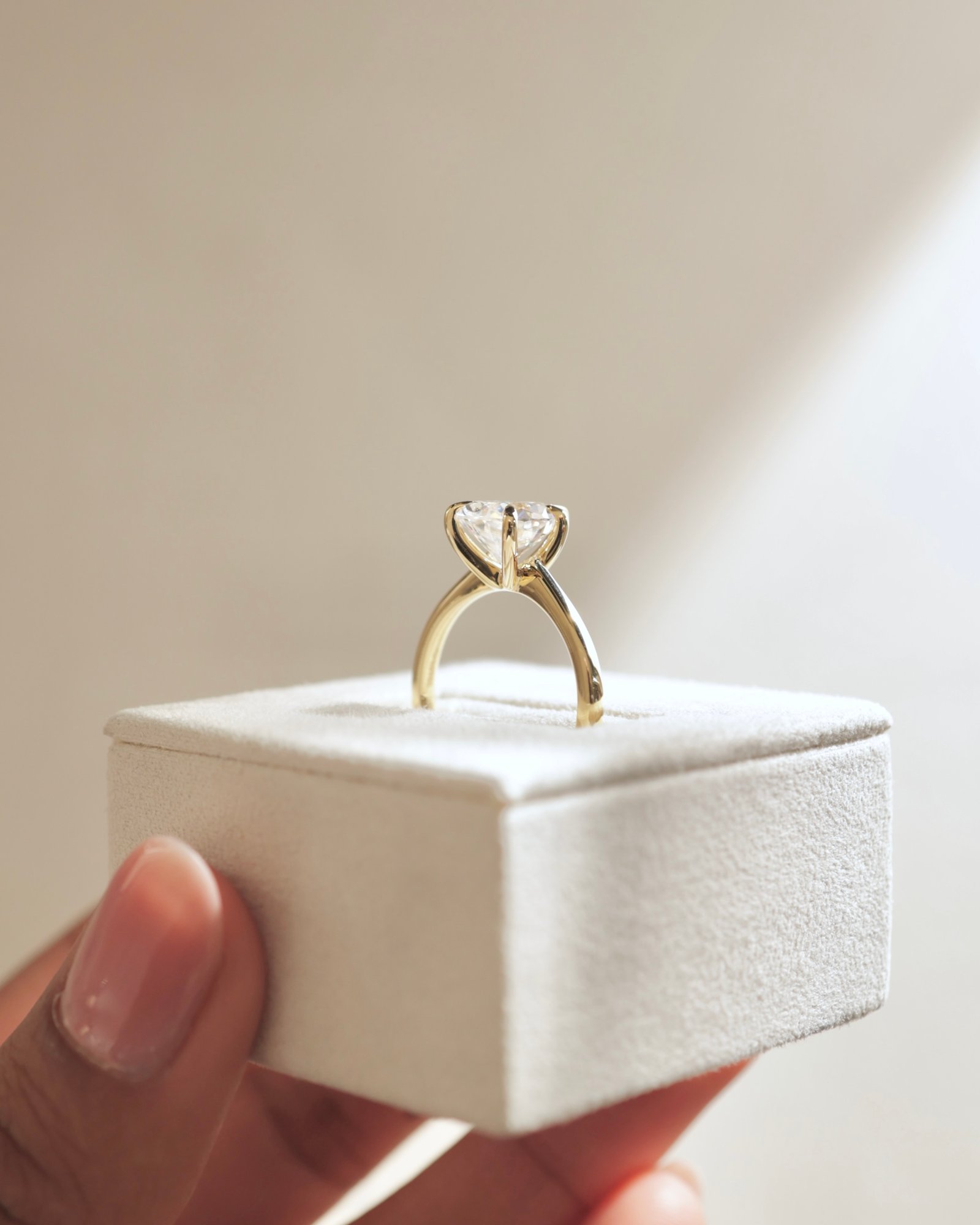 18k Yellow Gold | 10x7mm Pear Moissanite