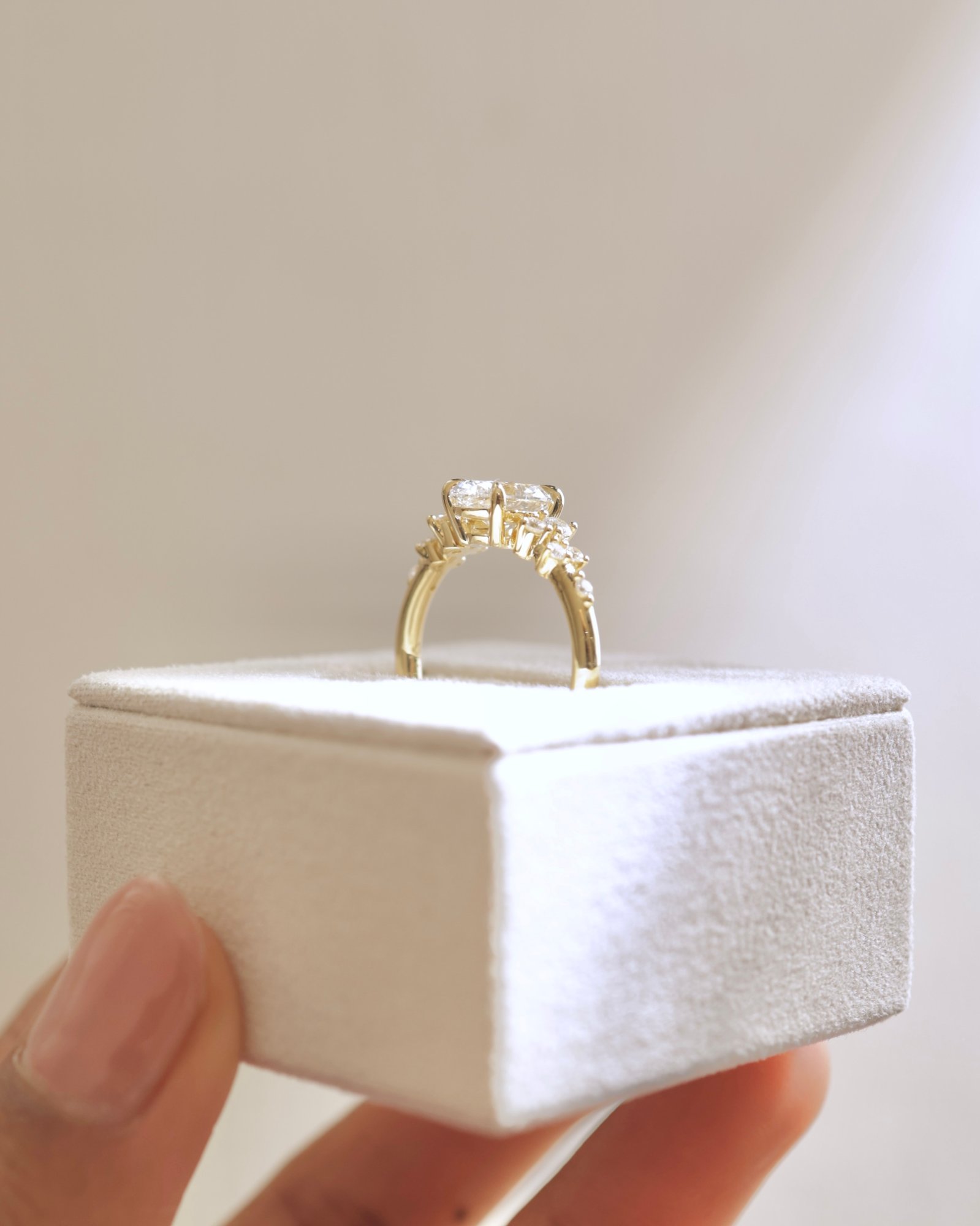 18k Yellow Gold | 1.44ct - E - VS1 Oval Lab Diamond | Lab Diamond side stones