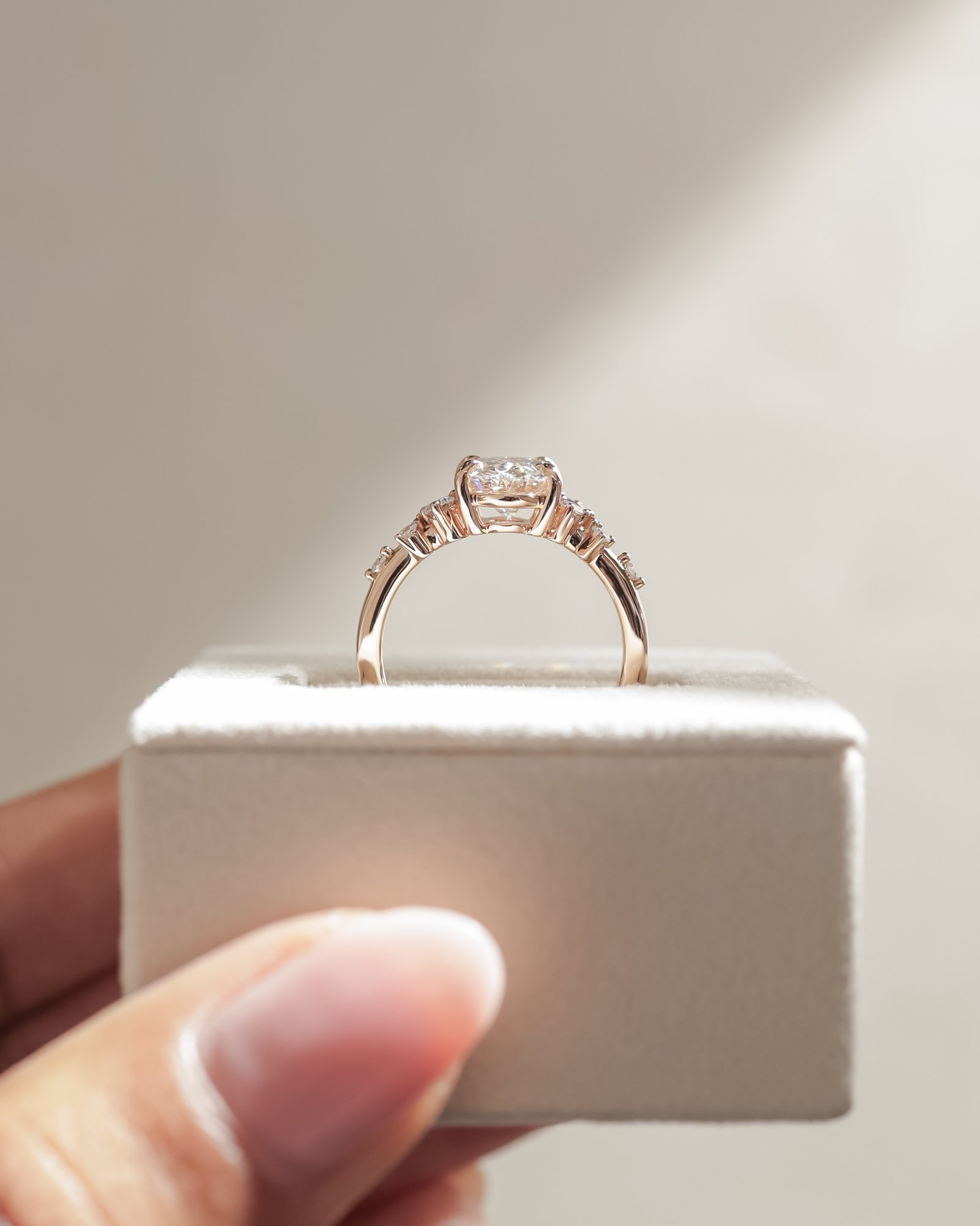 18k Rose Gold | 1.92ct - F - VVS2 Oval Lab Diamond | Lab Diamond side stones