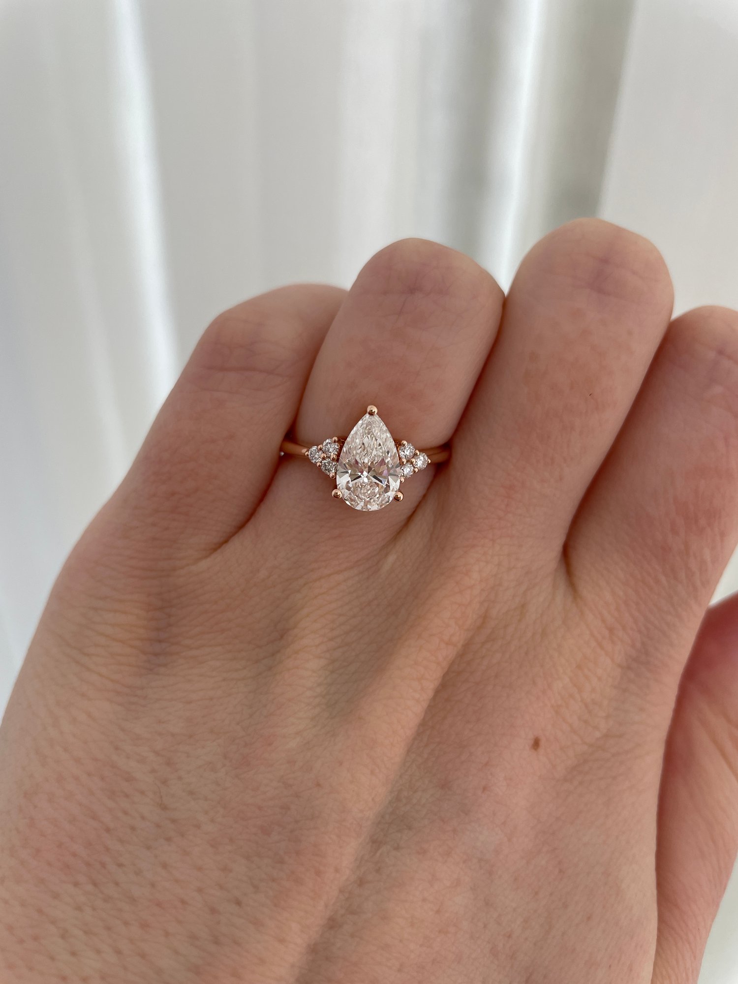 18k Rose Gold | 1.52ct - E - VS2 Pear Lab Diamond | Lab Diamond side stones