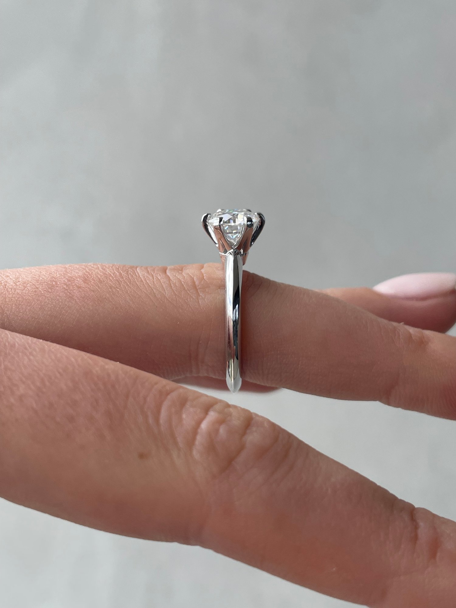 Platinum | 7.5mm Round Moissanite