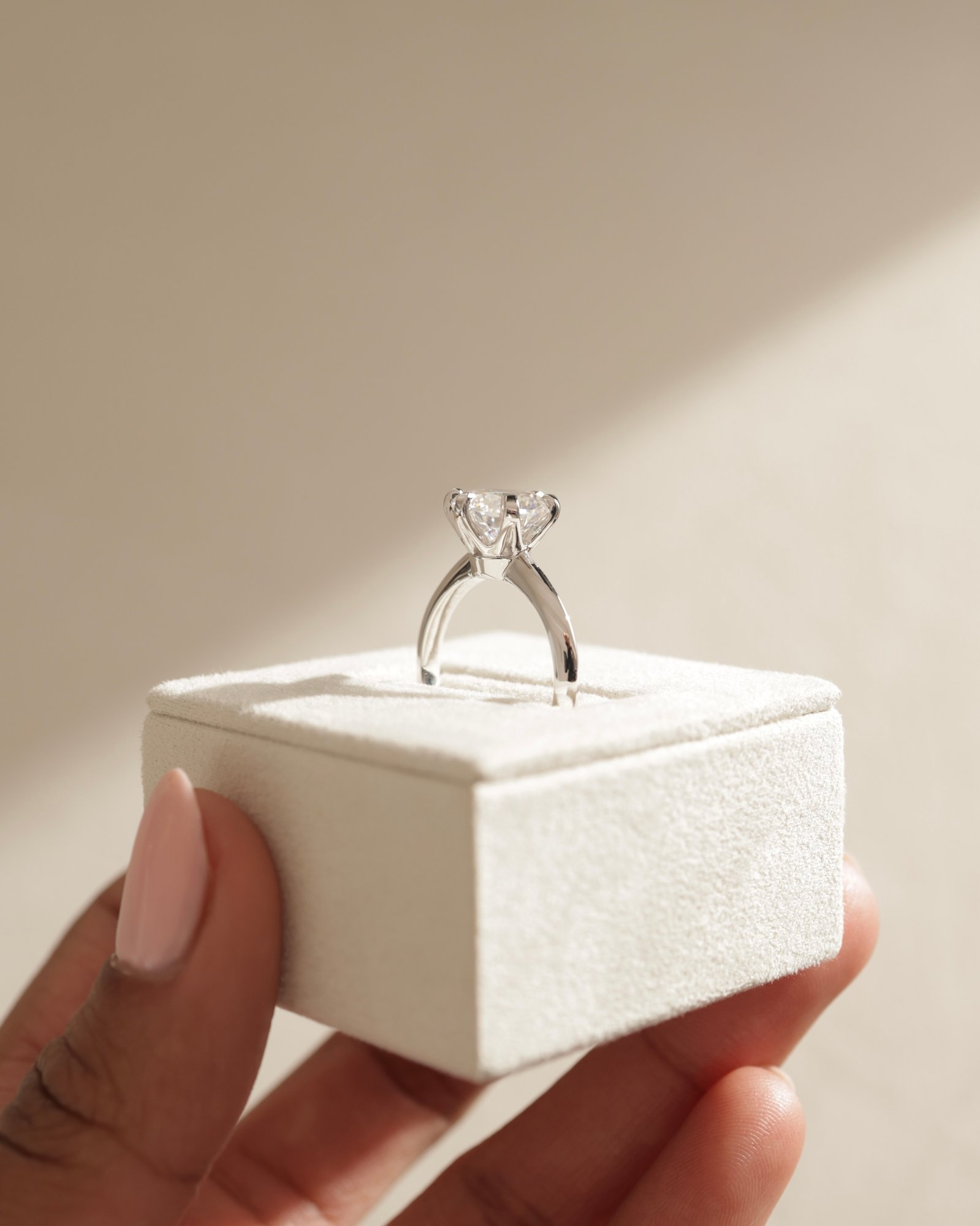 Platinum | 9mm Round Moissanite