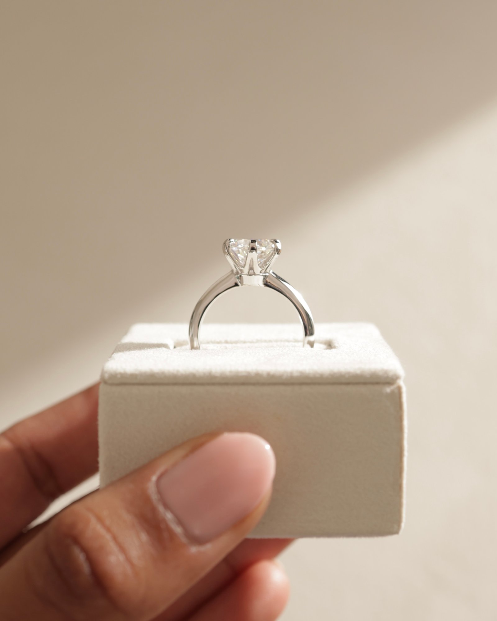 Platinum | 9mm Round Moissanite