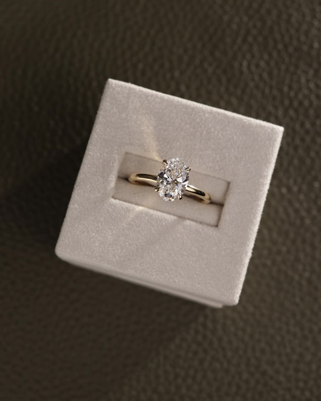 18k Yellow Gold | 1.8ct - E - VS1 Oval Lab Diamond | Lab Diamond side stones