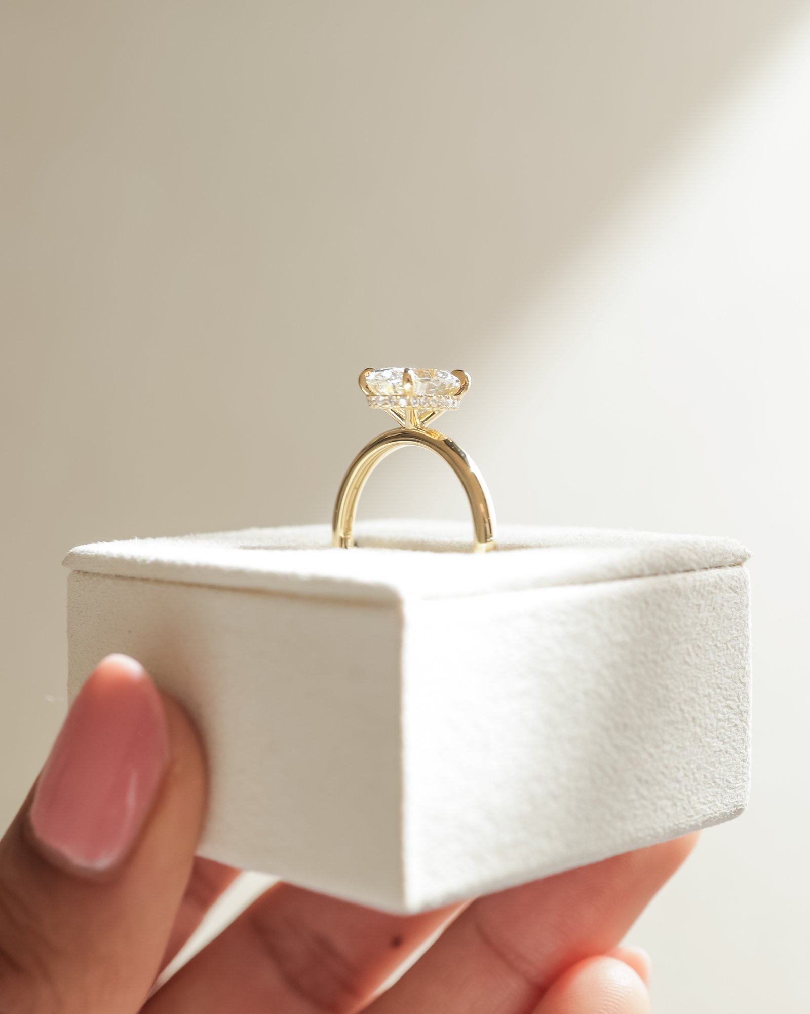 18k Yellow Gold | 2.07ct - D - VVS2 Oval Lab Diamond | Lab Diamond side stones