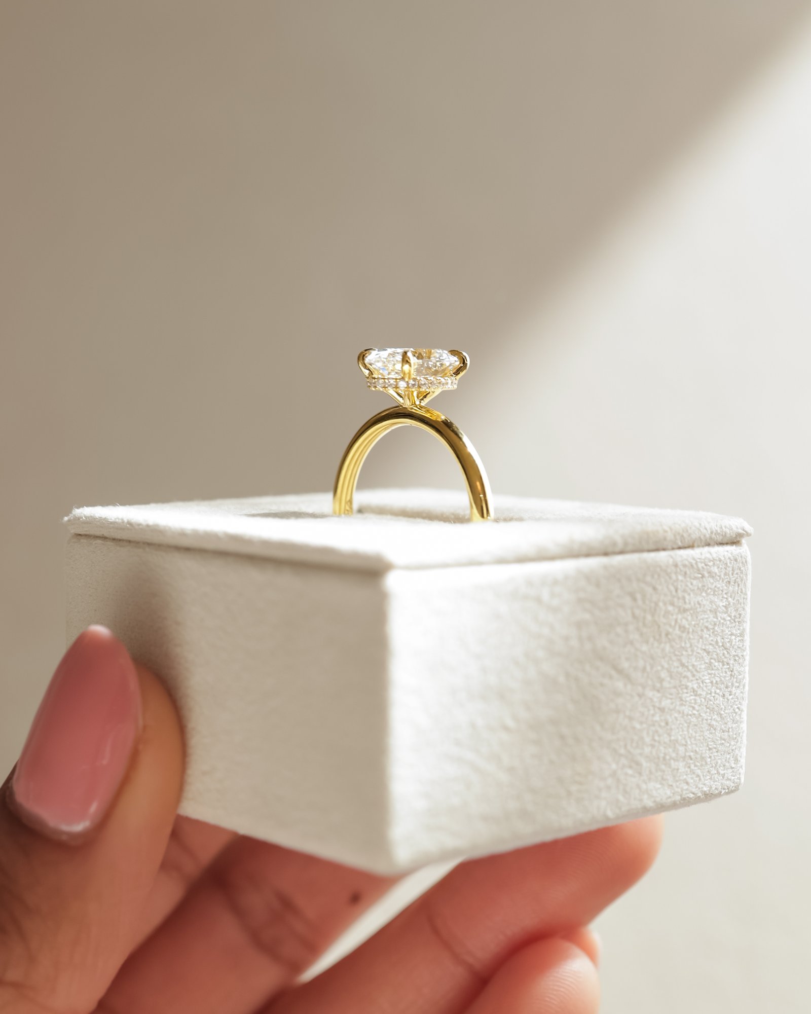 18k Yellow Gold | 1.89ct - D - VVS2 Oval Lab Diamond | Lab Diamond side stones