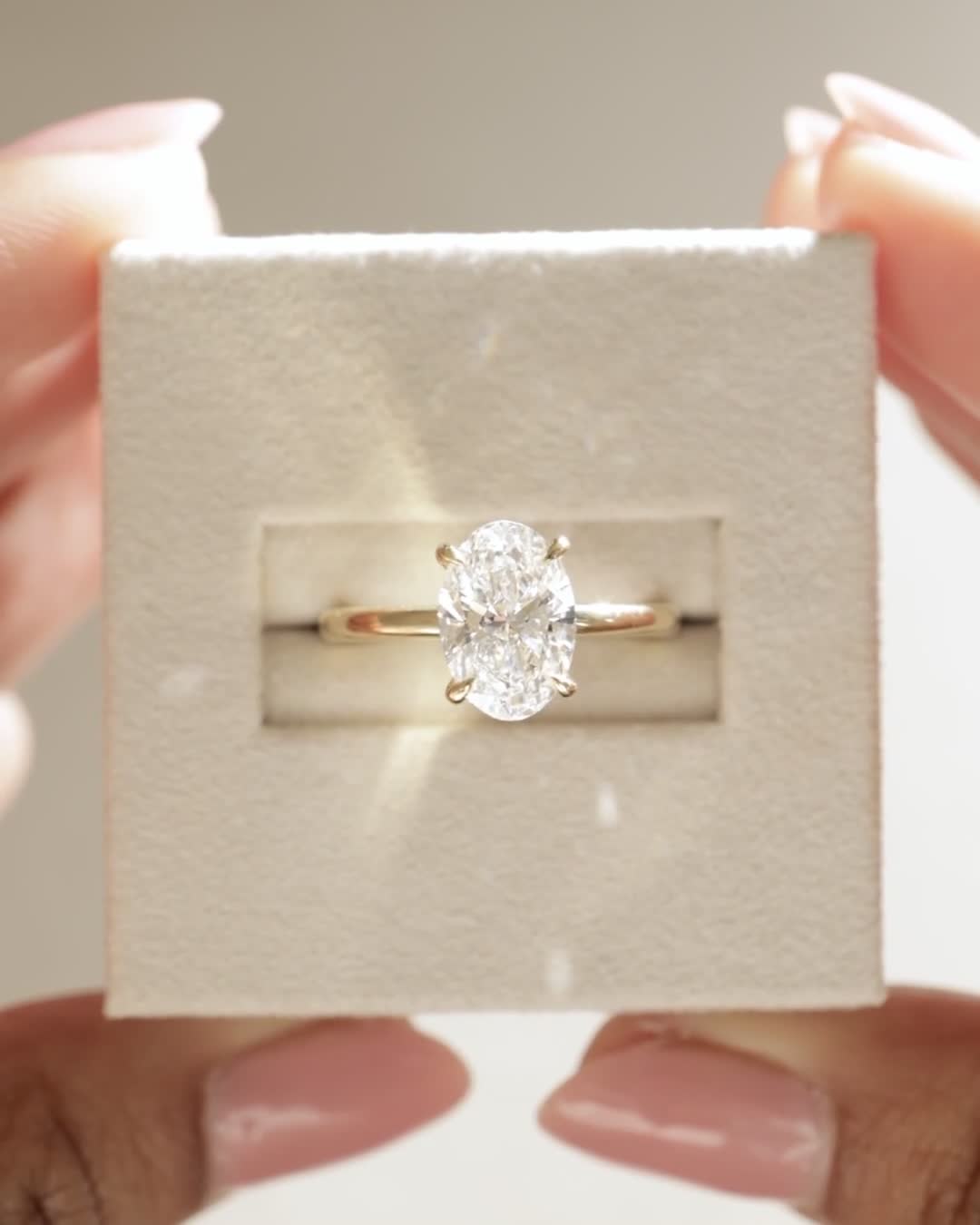 18k Yellow Gold | 1.89ct - D - VVS2 Oval Lab Diamond | Lab Diamond side stones