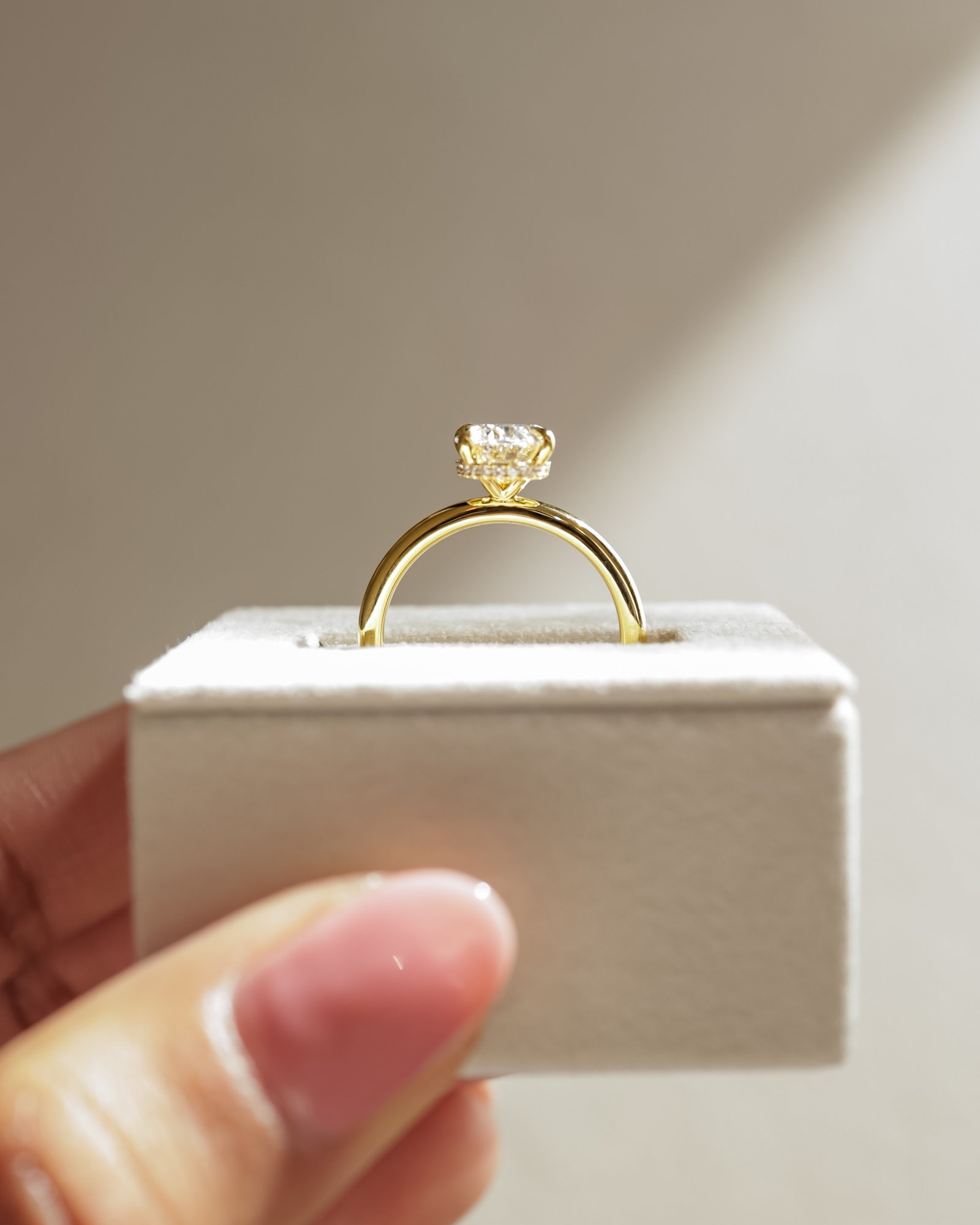 18k Yellow Gold | 1.89ct - D - VVS2 Oval Lab Diamond | Lab Diamond side stones