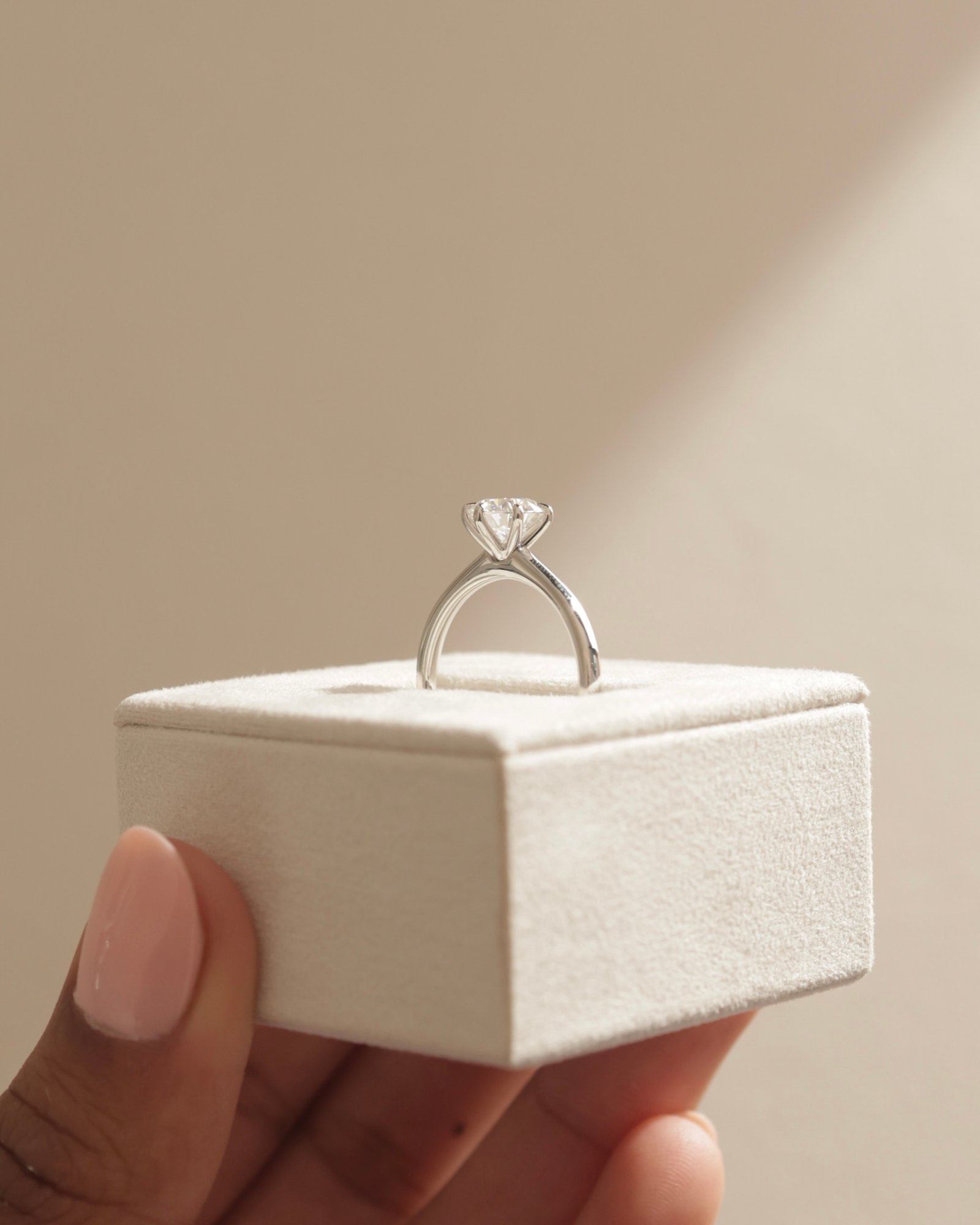 Platinum | 6.5mm Round Moissanite