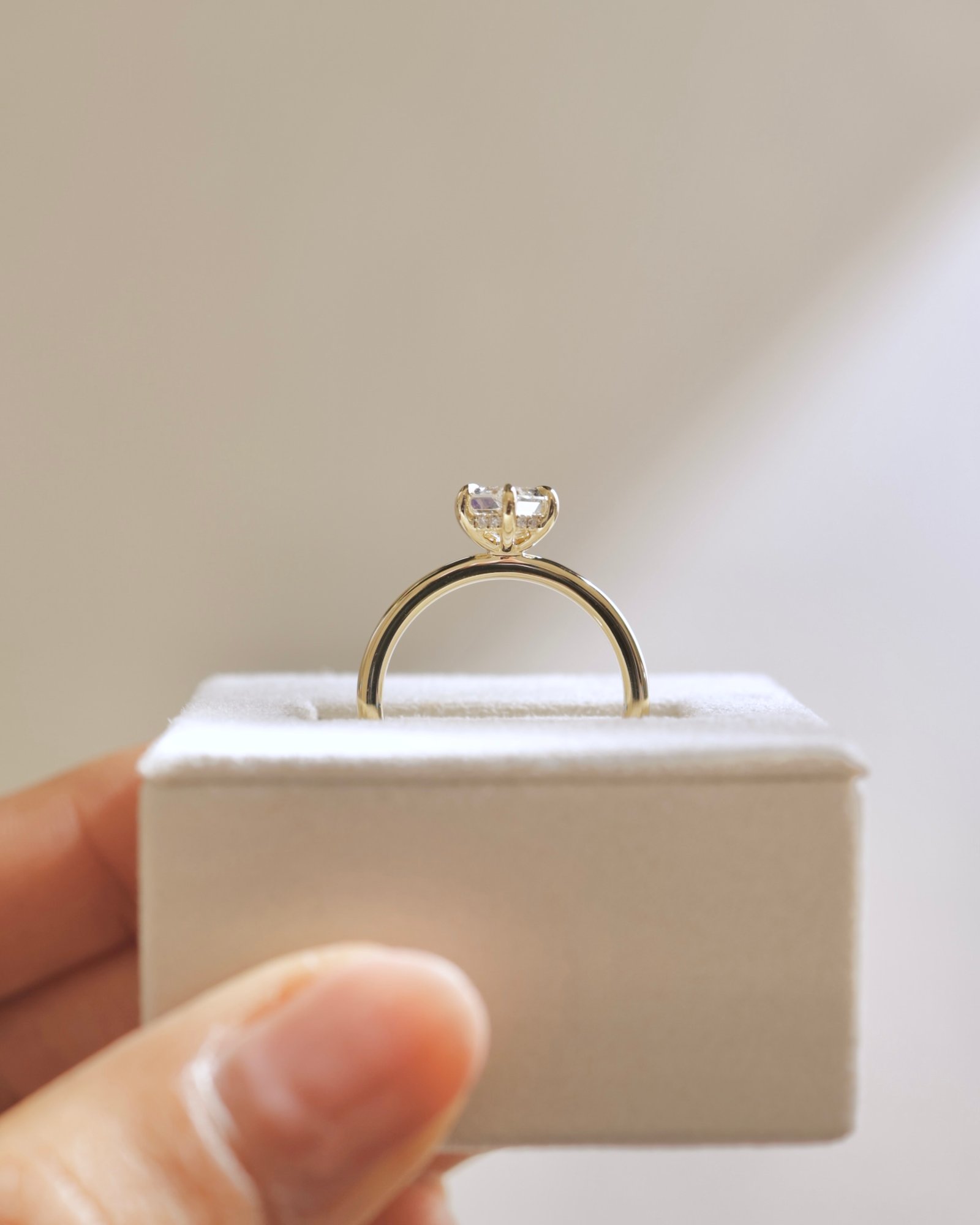 18k Yellow Gold | 1.47ct - D - VS1 Elongated Hexagon Lab Diamond | Lab Diamond side stones