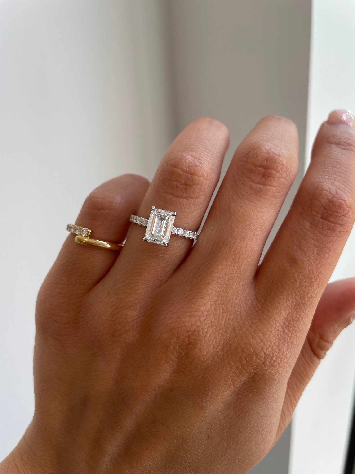 Platinum | 2ct - E - VS2 Emerald Lab Diamond | Lab Diamond side stones